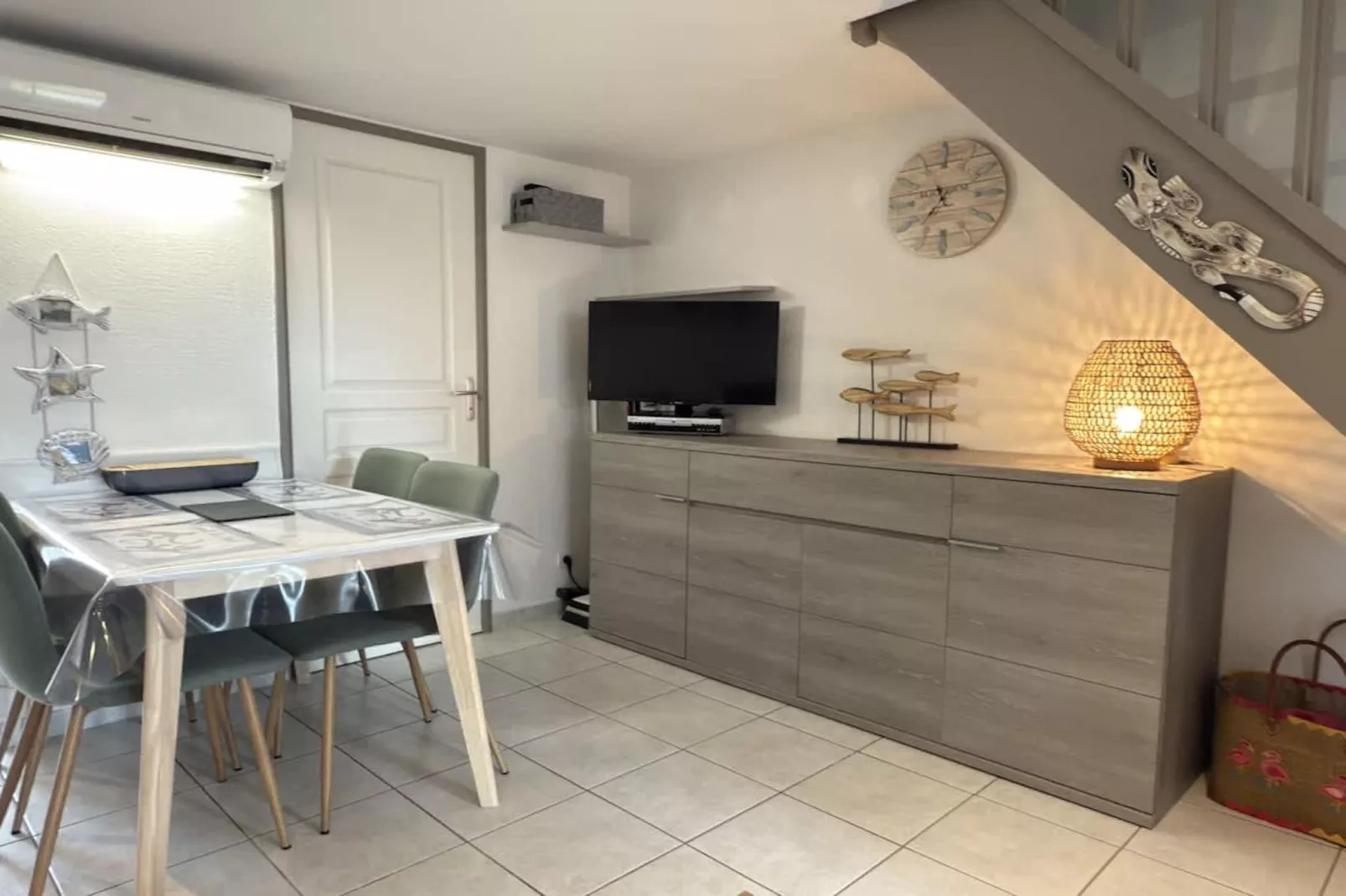118 LAVABRE-Esszimmer