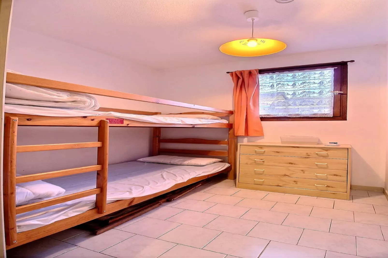 LOU 158 ROUSS-Bedroom