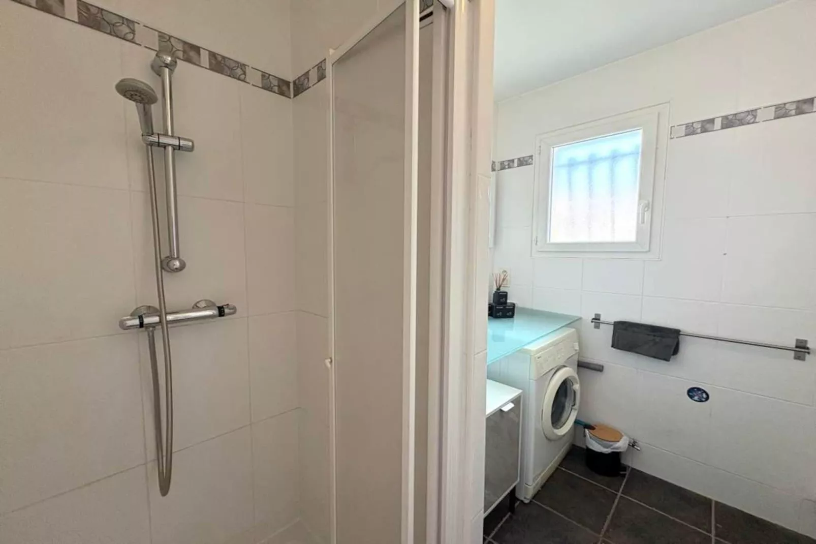 107 DENAUD-Bathroom