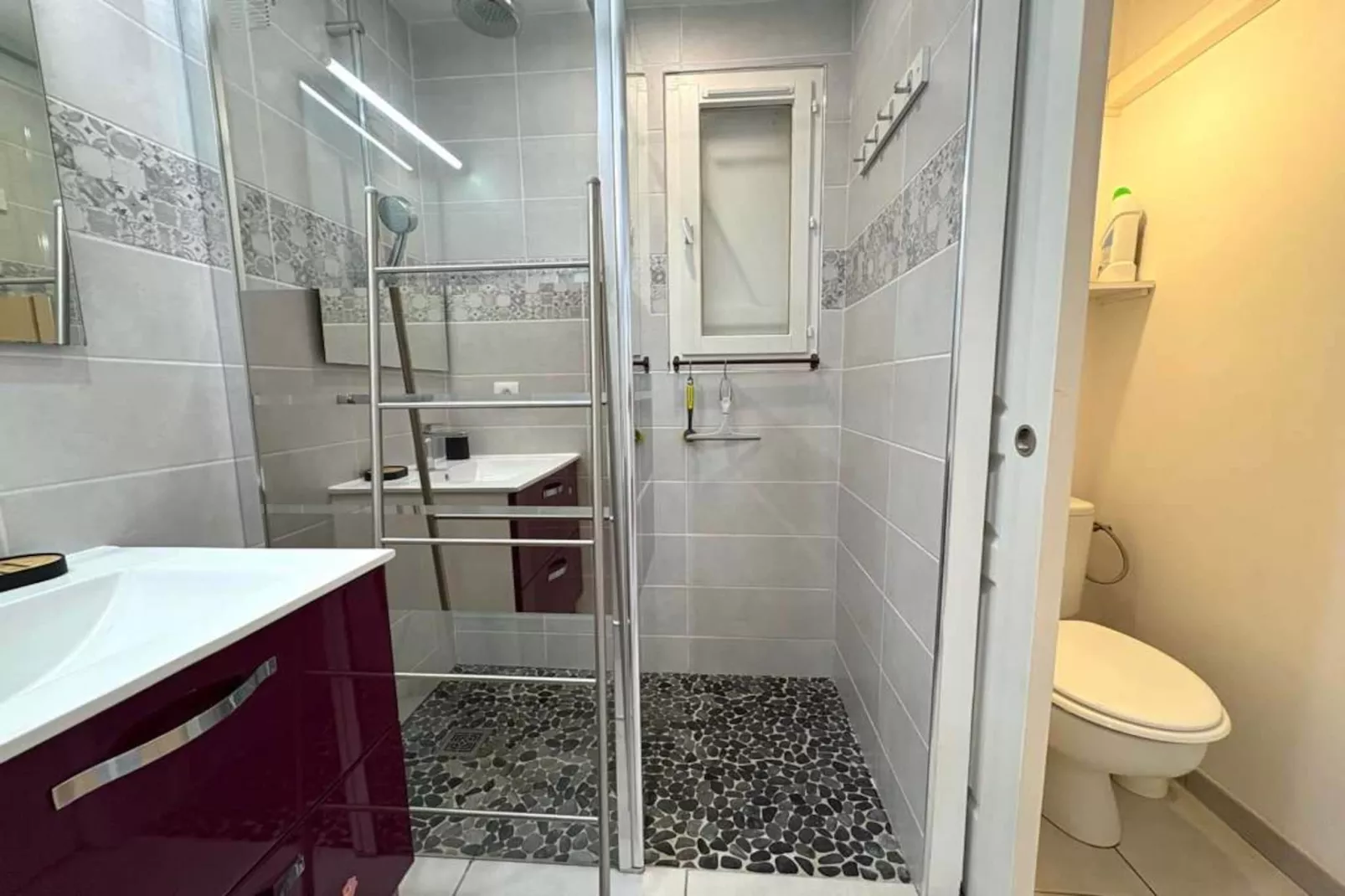 109 ZINE-Bathroom
