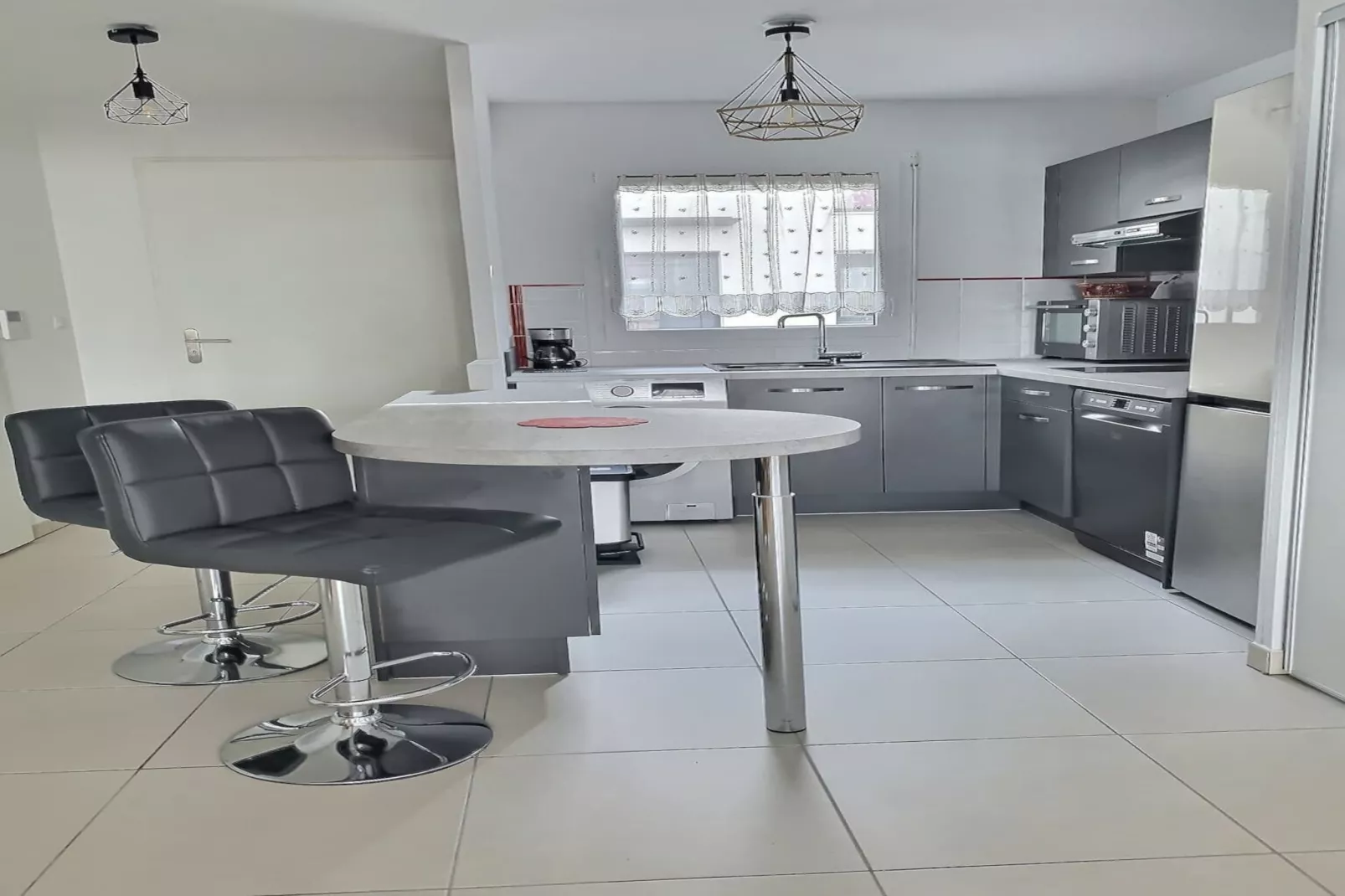 184 REYNES-Kitchen