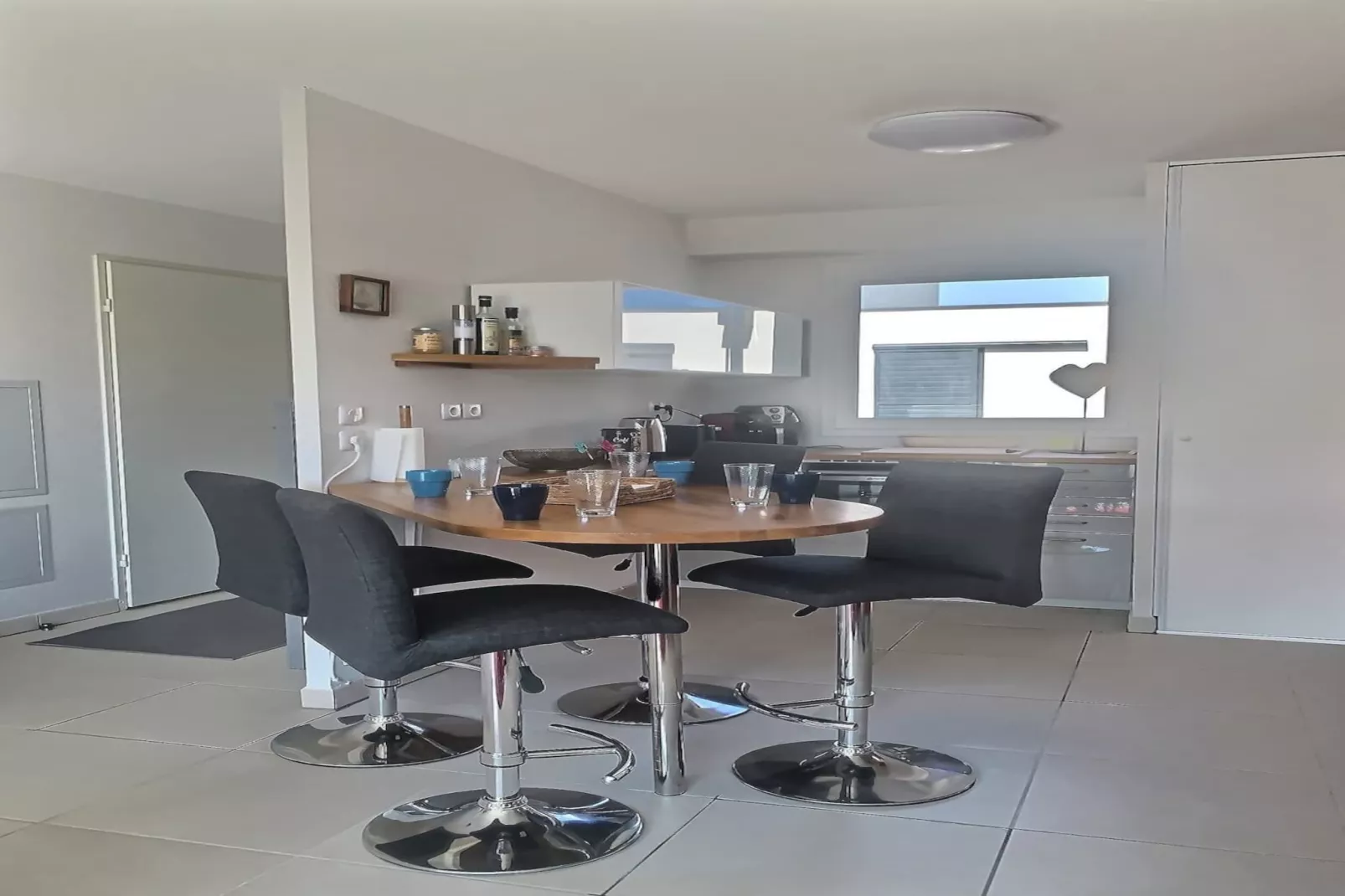 211 NILSSON-Dining room