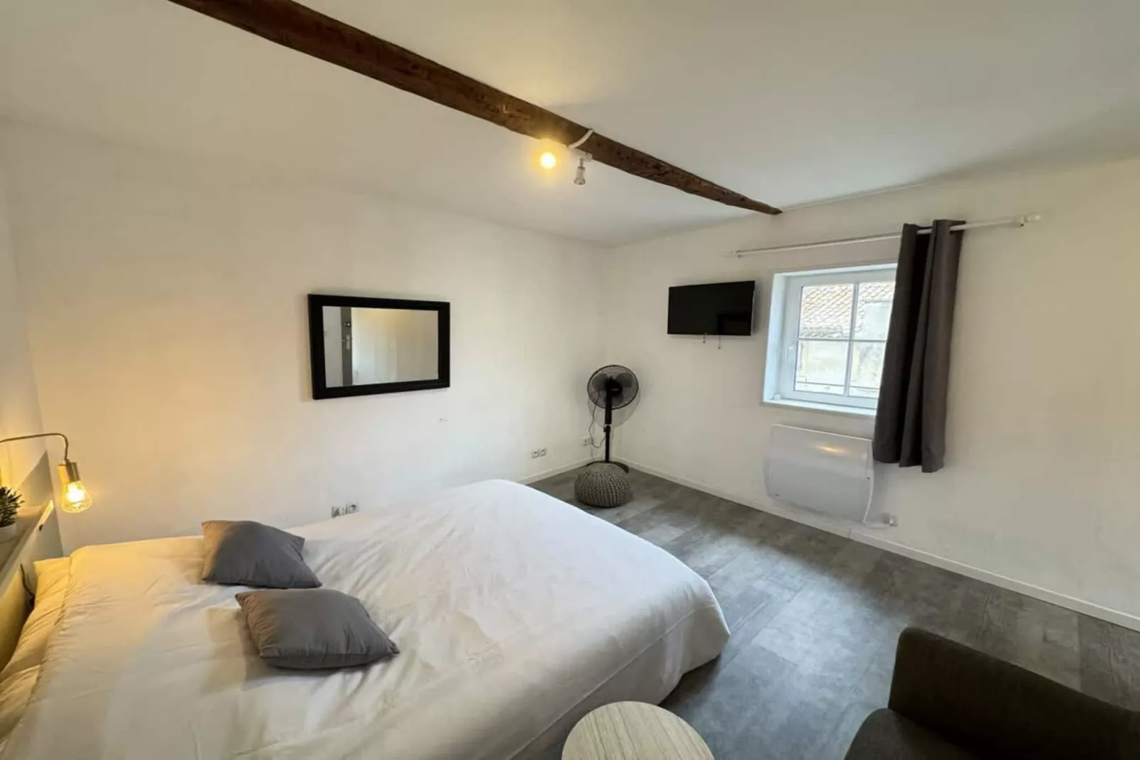 27 Chambre Canal du-Schlafzimmer