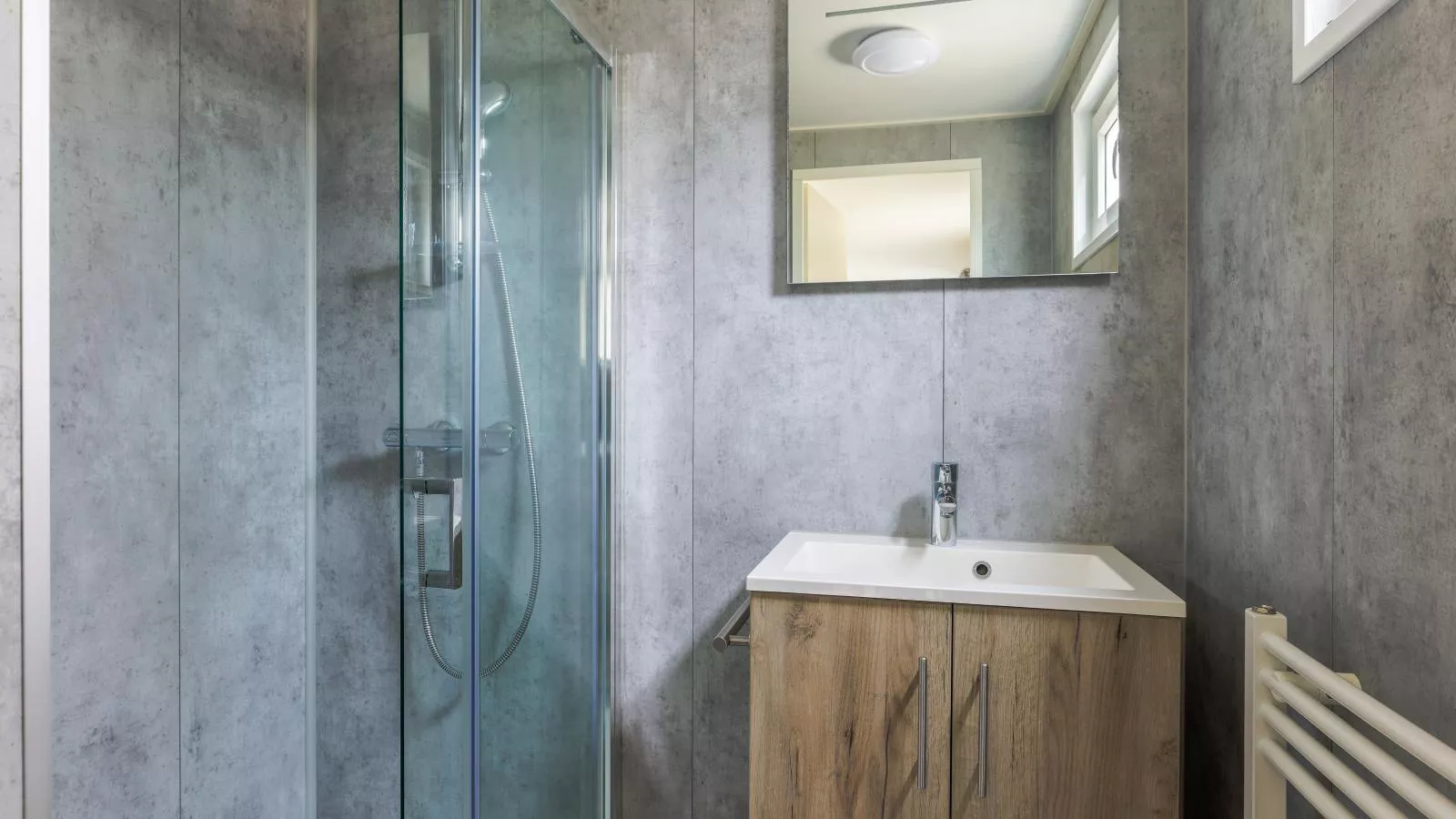 Woodchalet-Bathroom