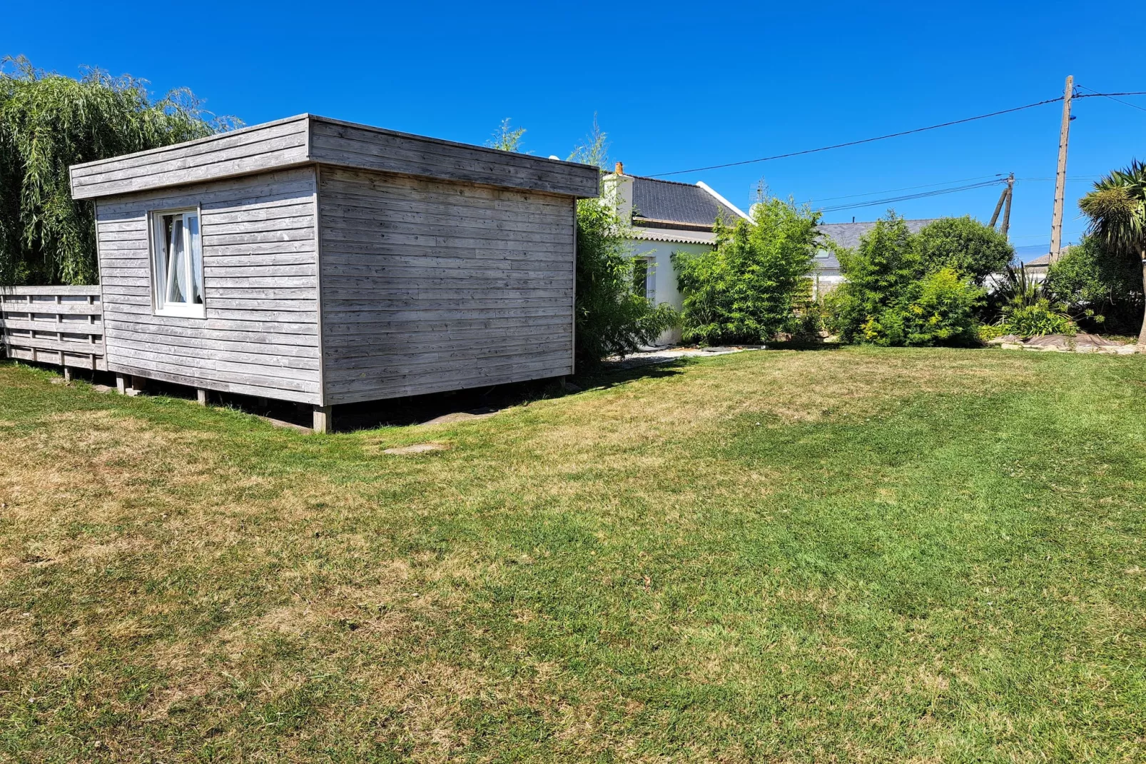 Ferienhaus in unmittelbarer Strandnähe Cléder-Gardens in summer