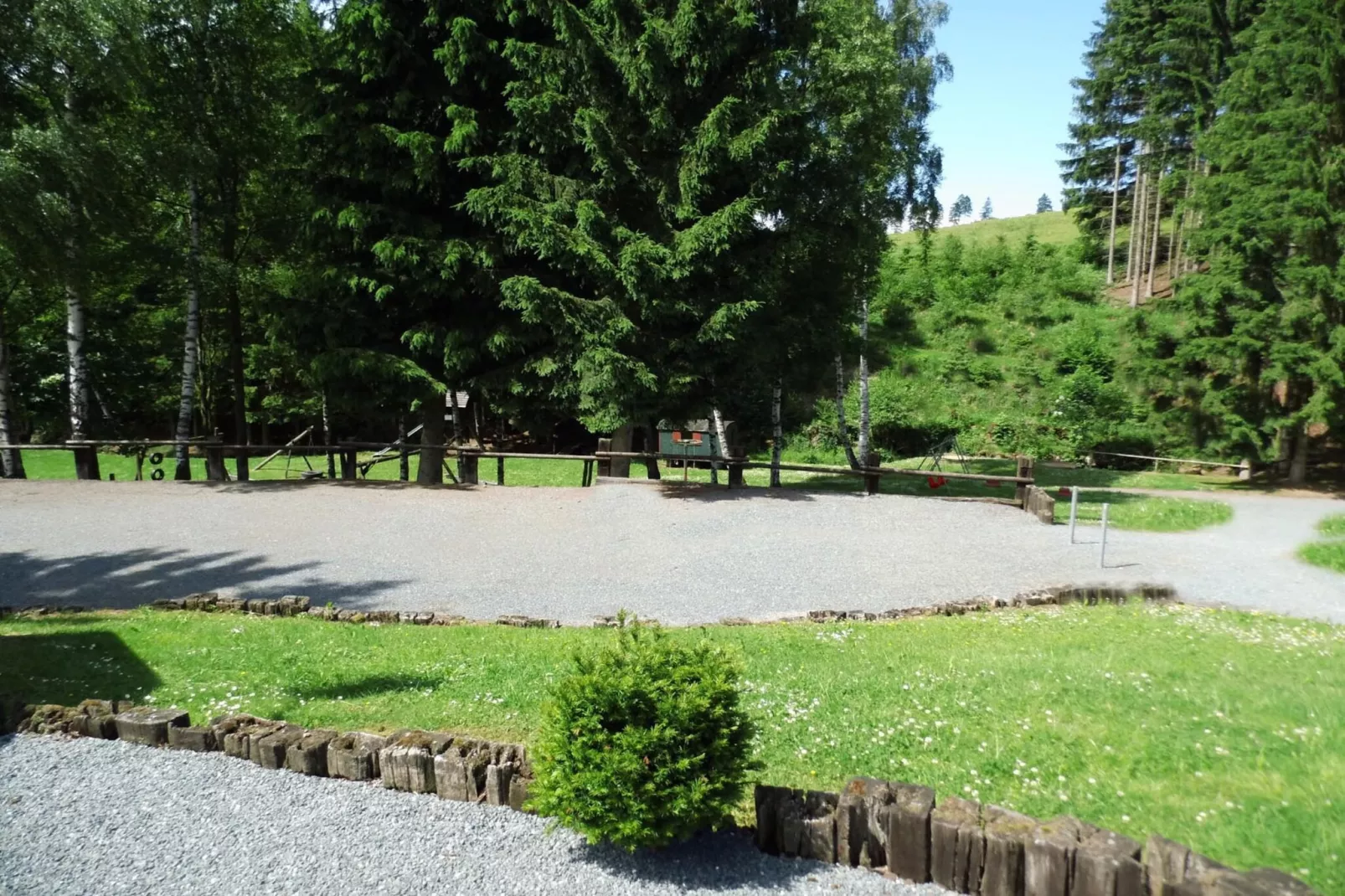 Dachsbau-Areas within 1km in summer