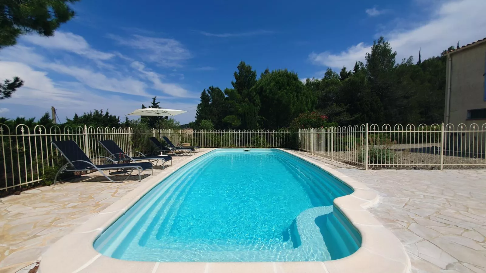 Le Rêve de Montbrun-Piscine
