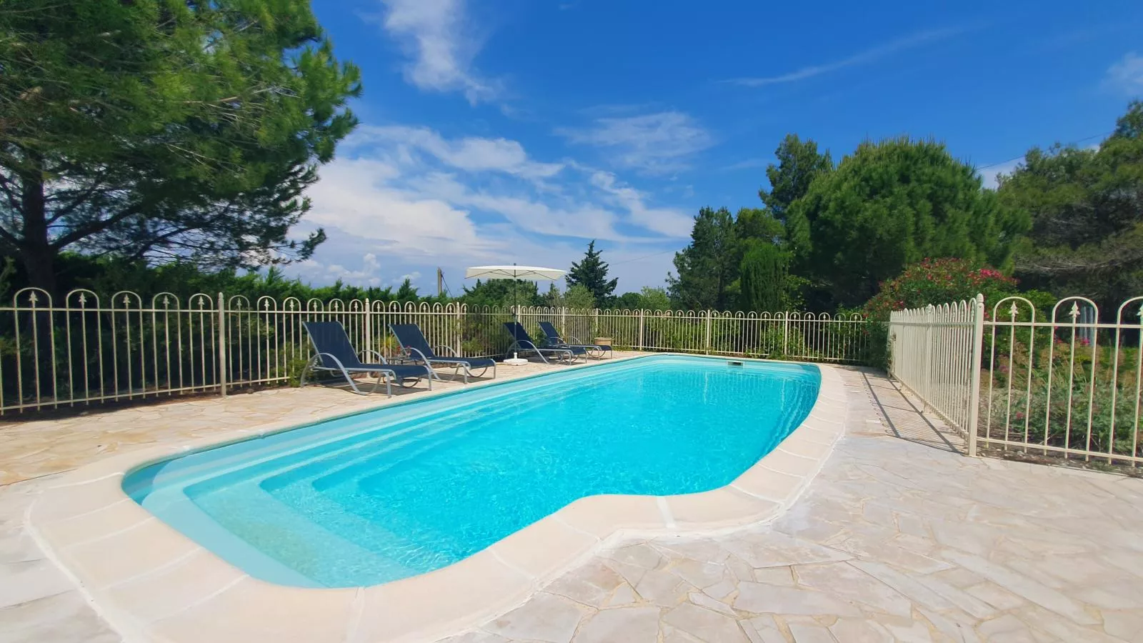 Le Rêve de Montbrun-Piscine