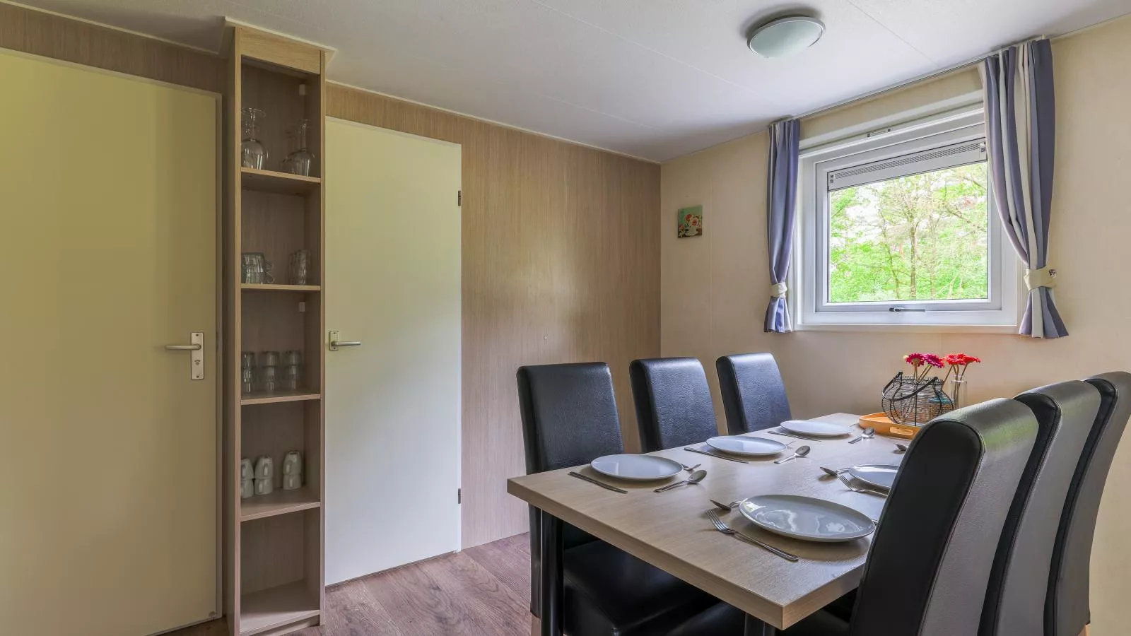 Easy Chalet-Dining room