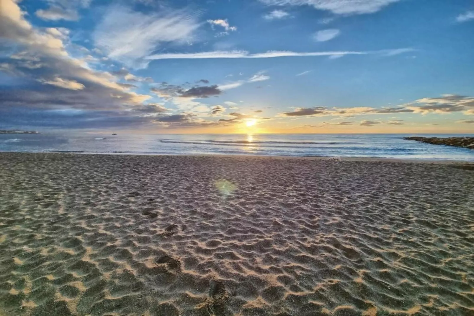 Sky-High Seaside Fuengirola Flat-Areas within 20km in summer