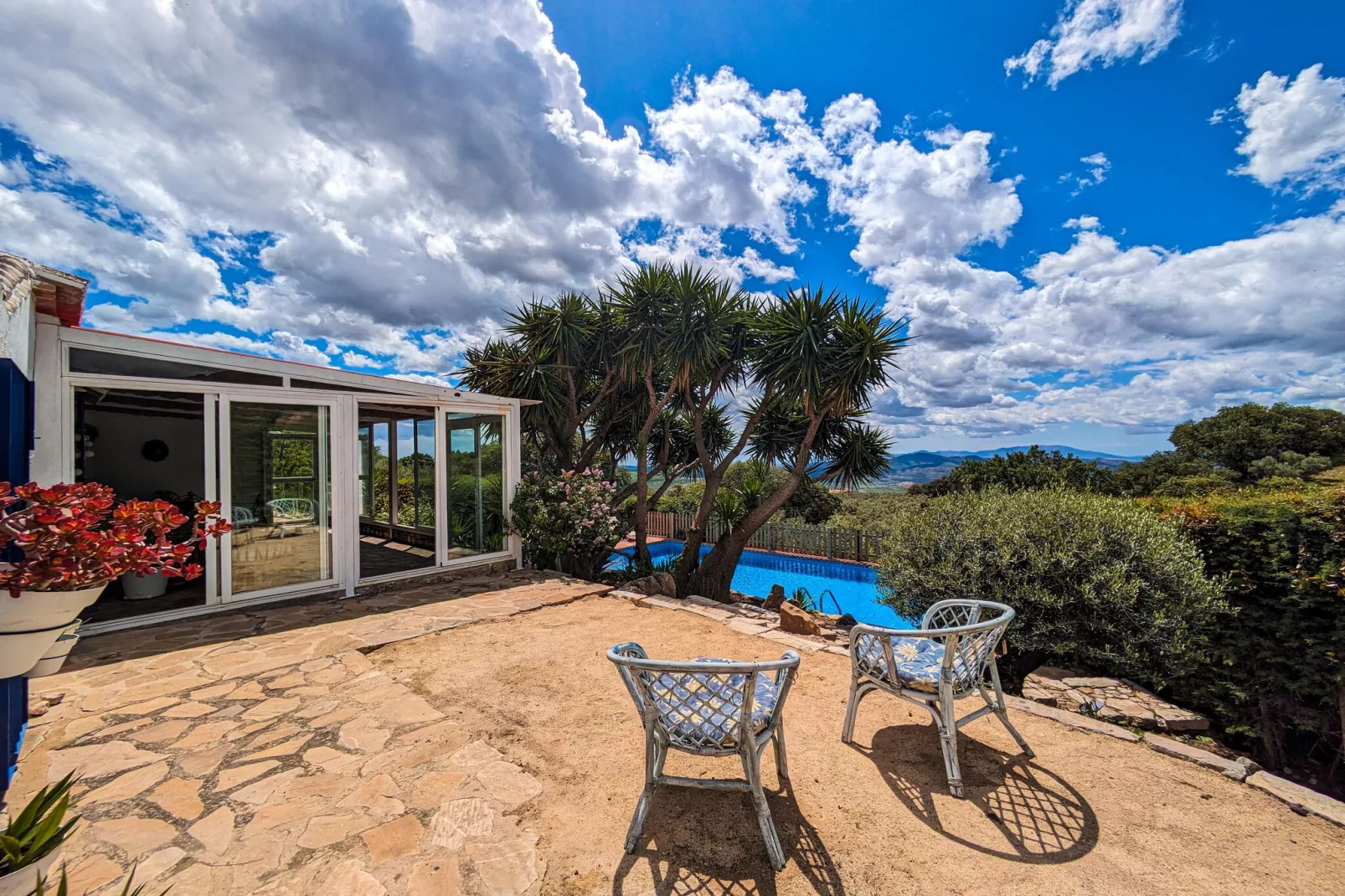 Finca las Chozas-Exterior in summer