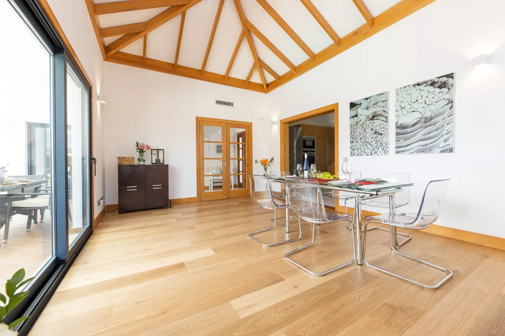 Villa B-Dining room