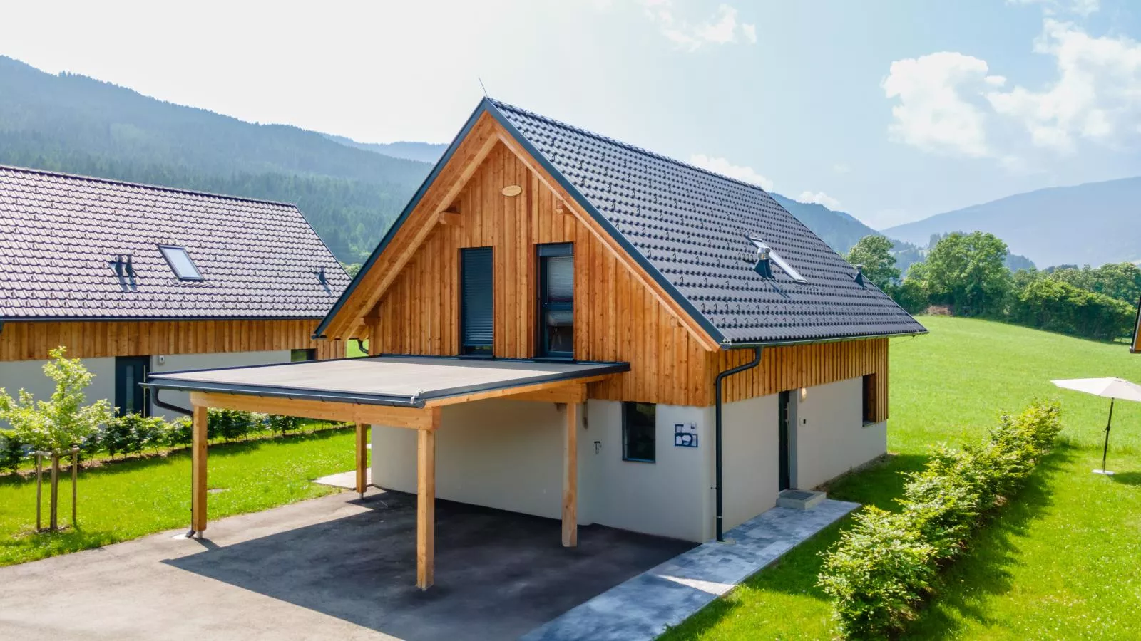 Mountain Vista-Exterior in summer