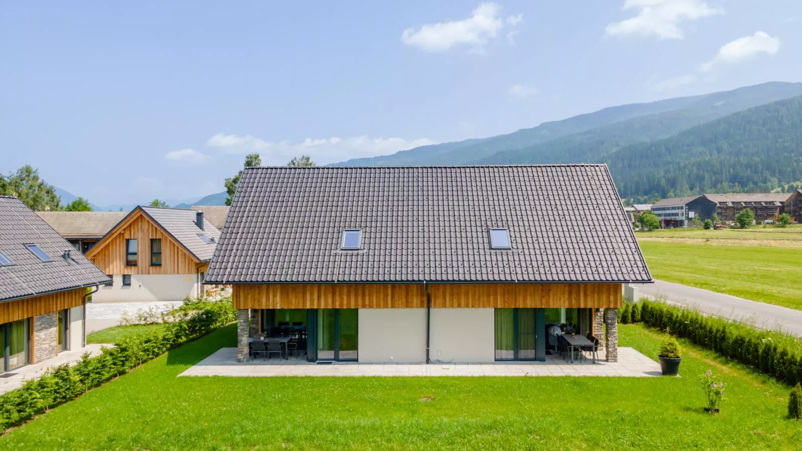 Mountain Chalet Esttes-Exterior in summer