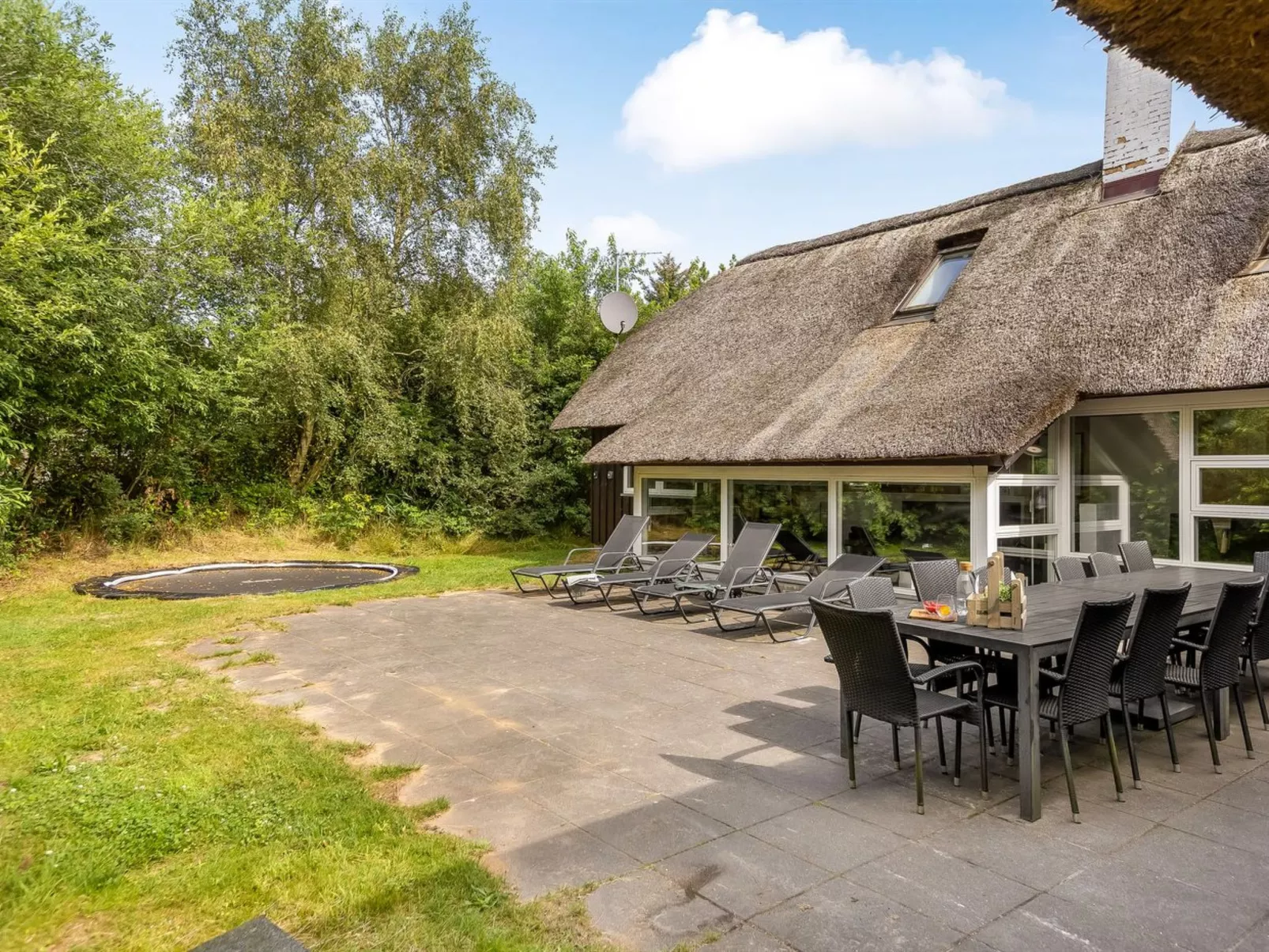 "Ellanor" - 1km from the sea-Outside
