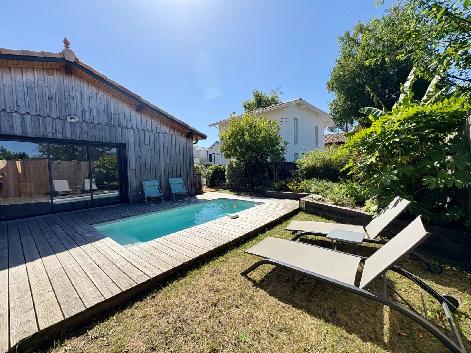 La Belle Testerine-Outside