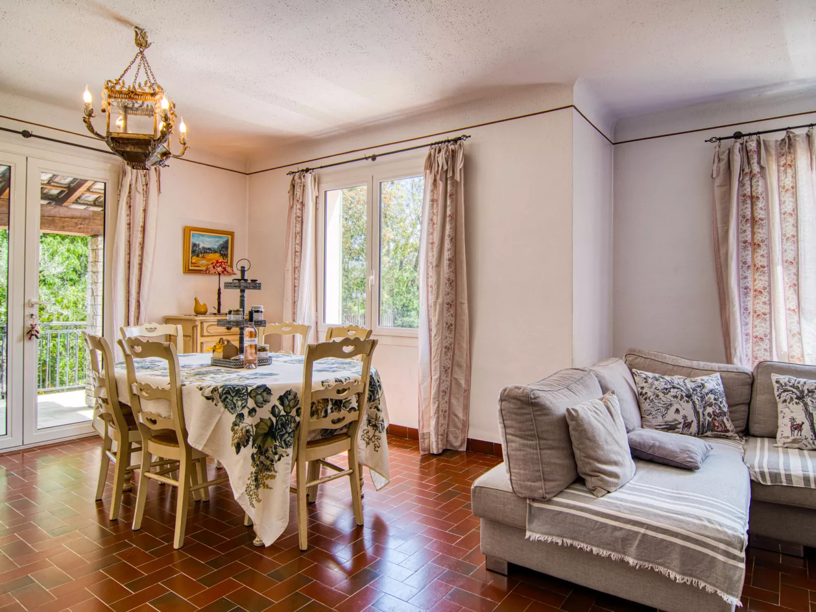 Le Clos des Oliviers-Inside