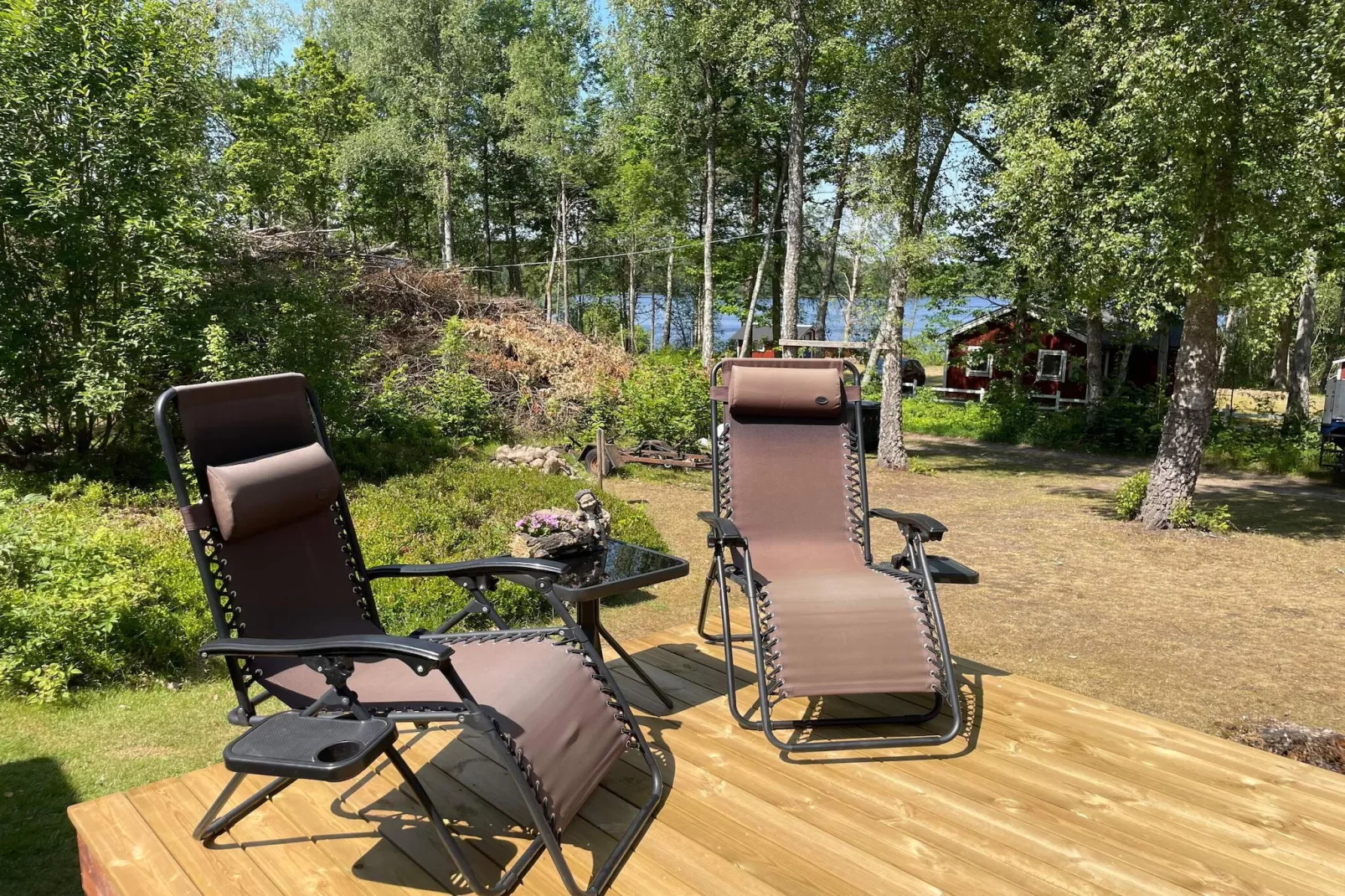 Bright Holiday House by the Lake-Outdoor