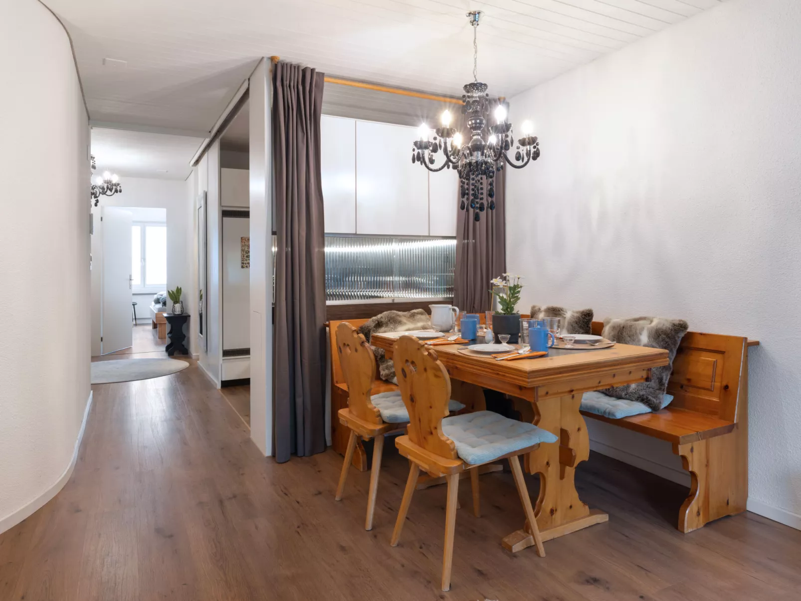 Verbena Apt 4-Inside