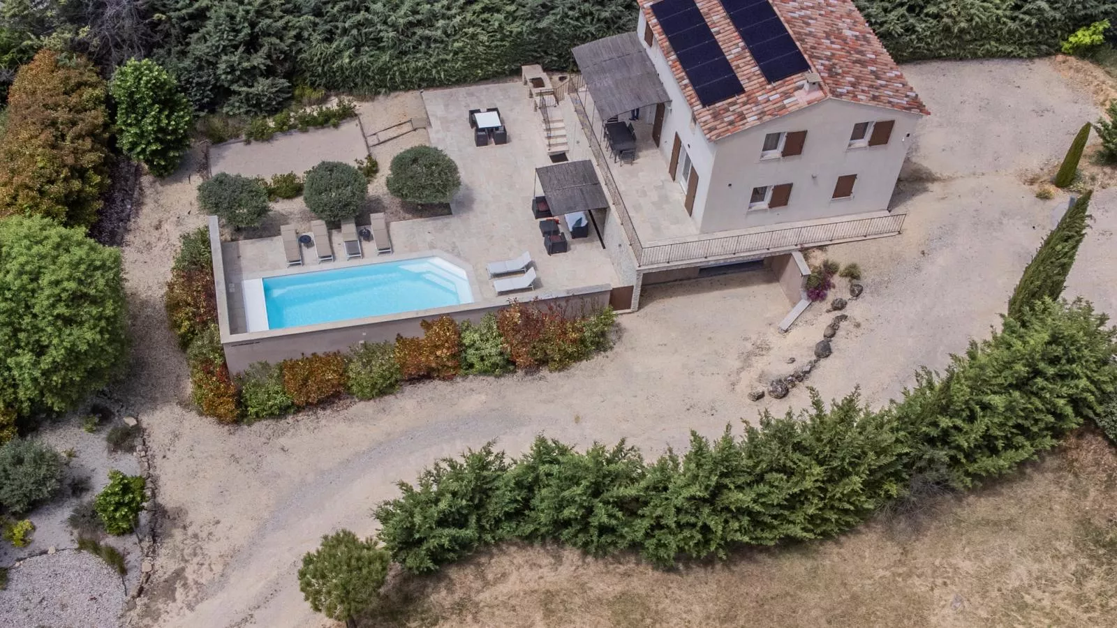 Le Mistral-Exterior in summer