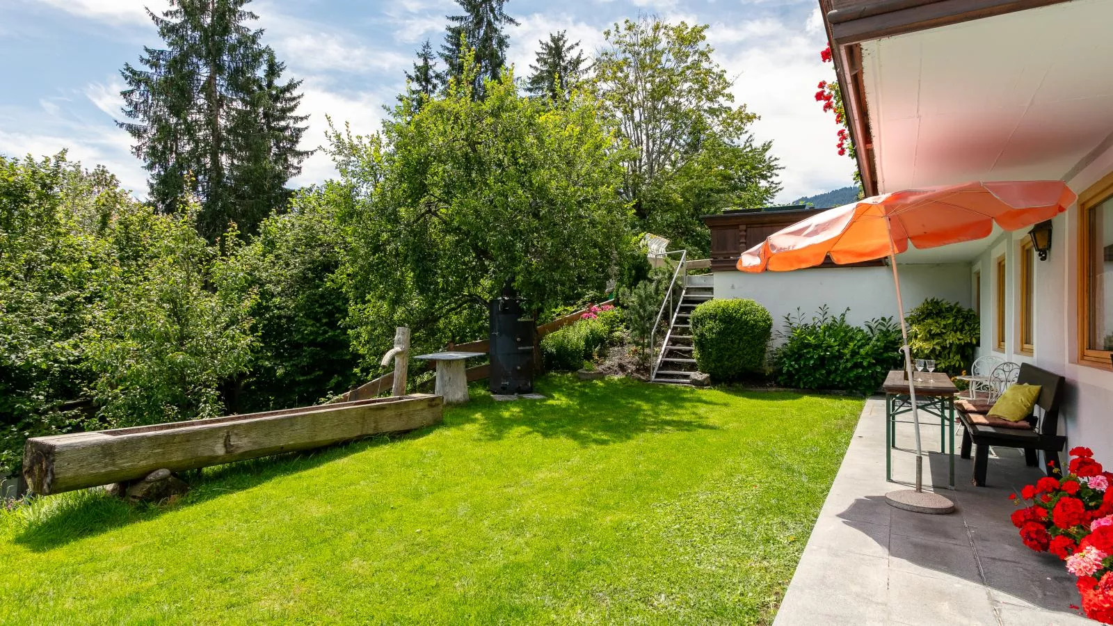 Schöne Aussicht-Exterior in summer