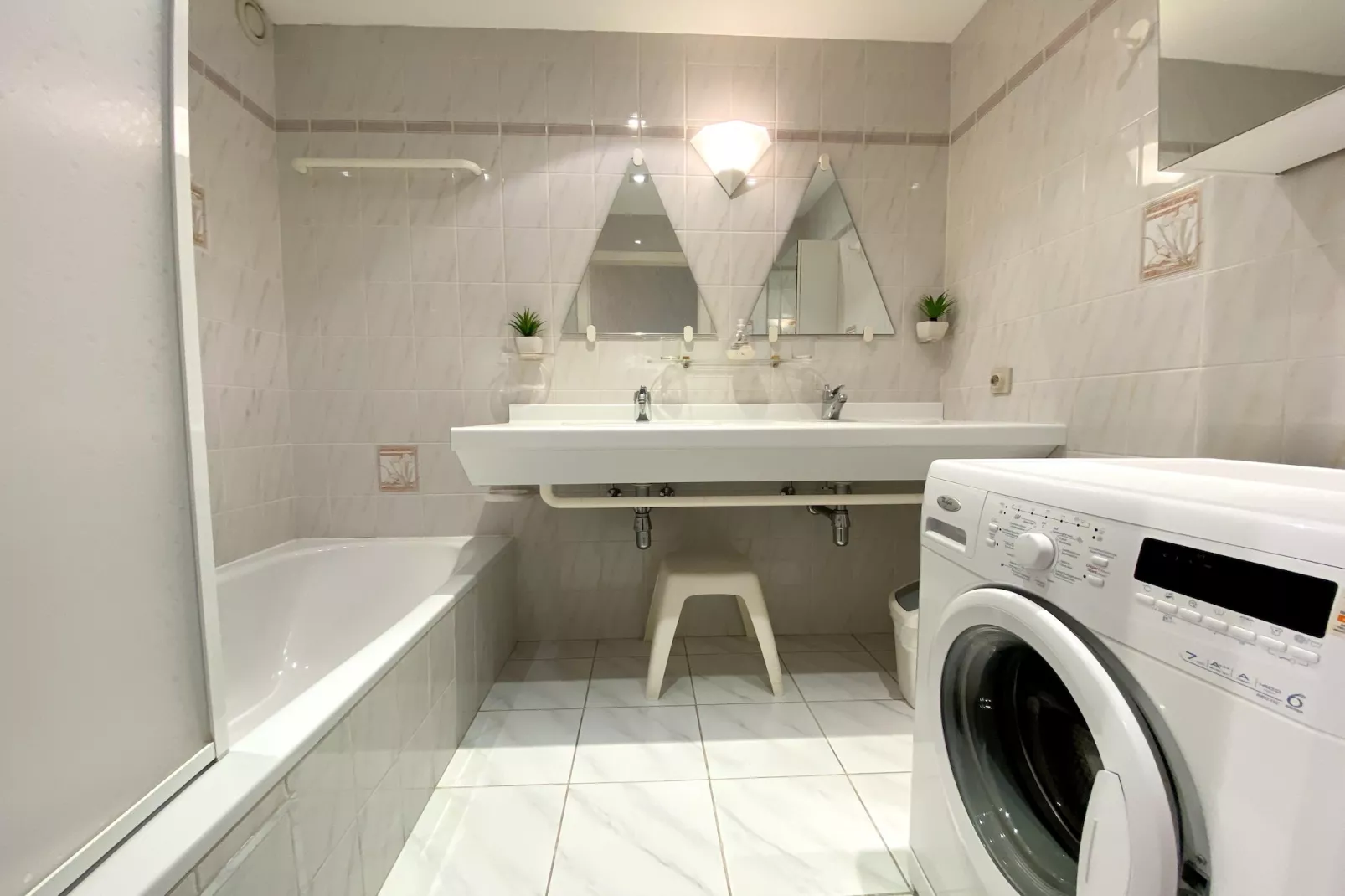 DEN OEVER IV 203-Bathroom