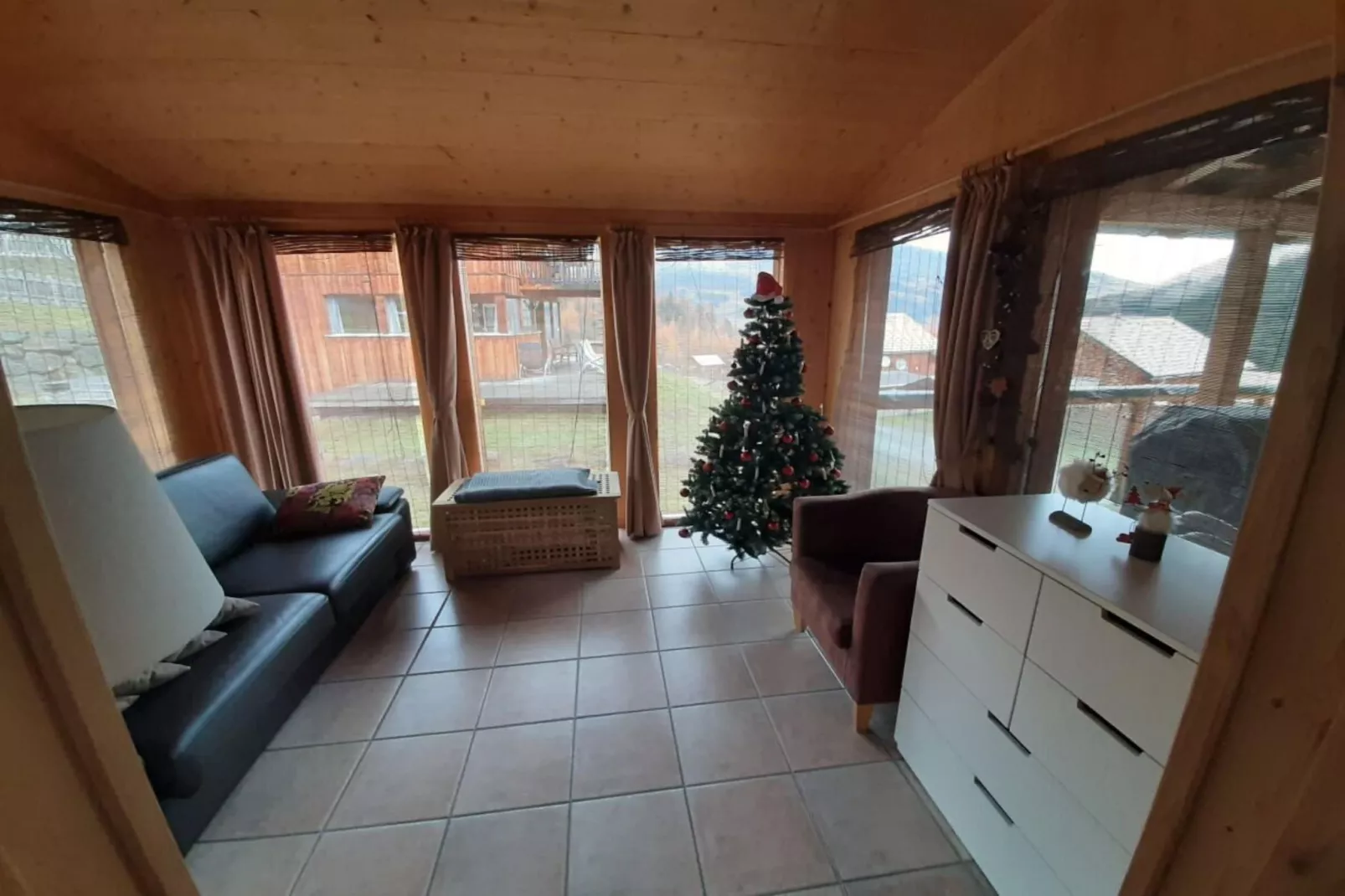 52148-Living room