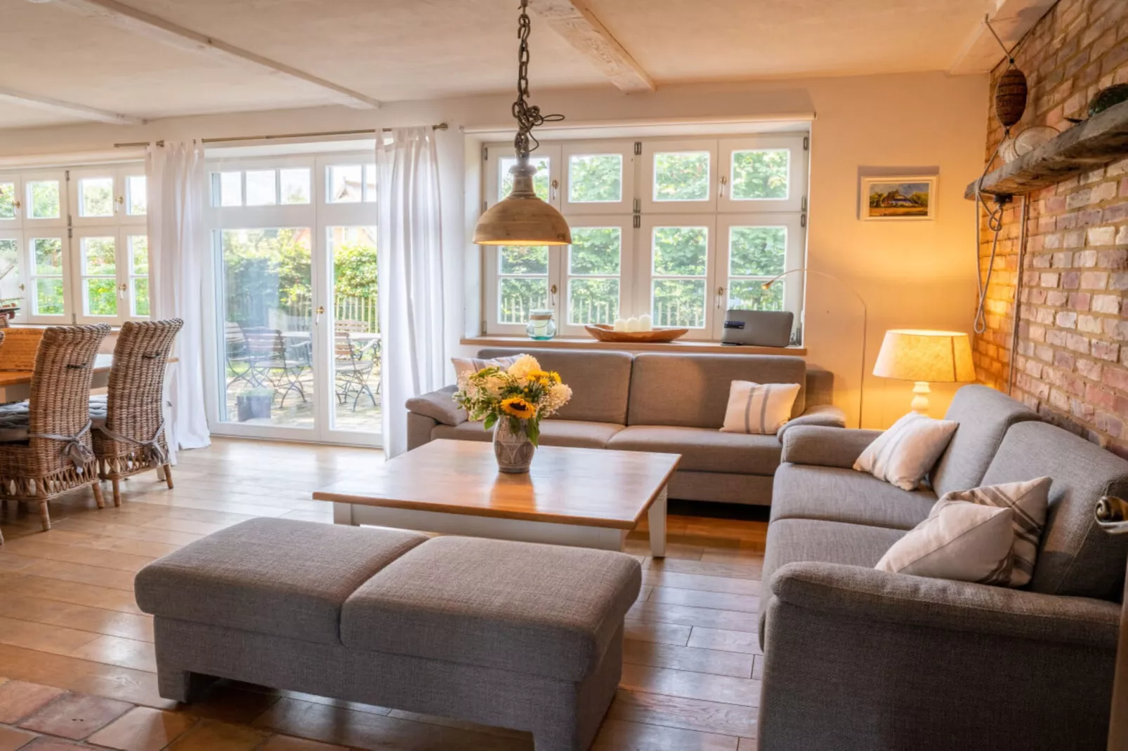 229044-Living room