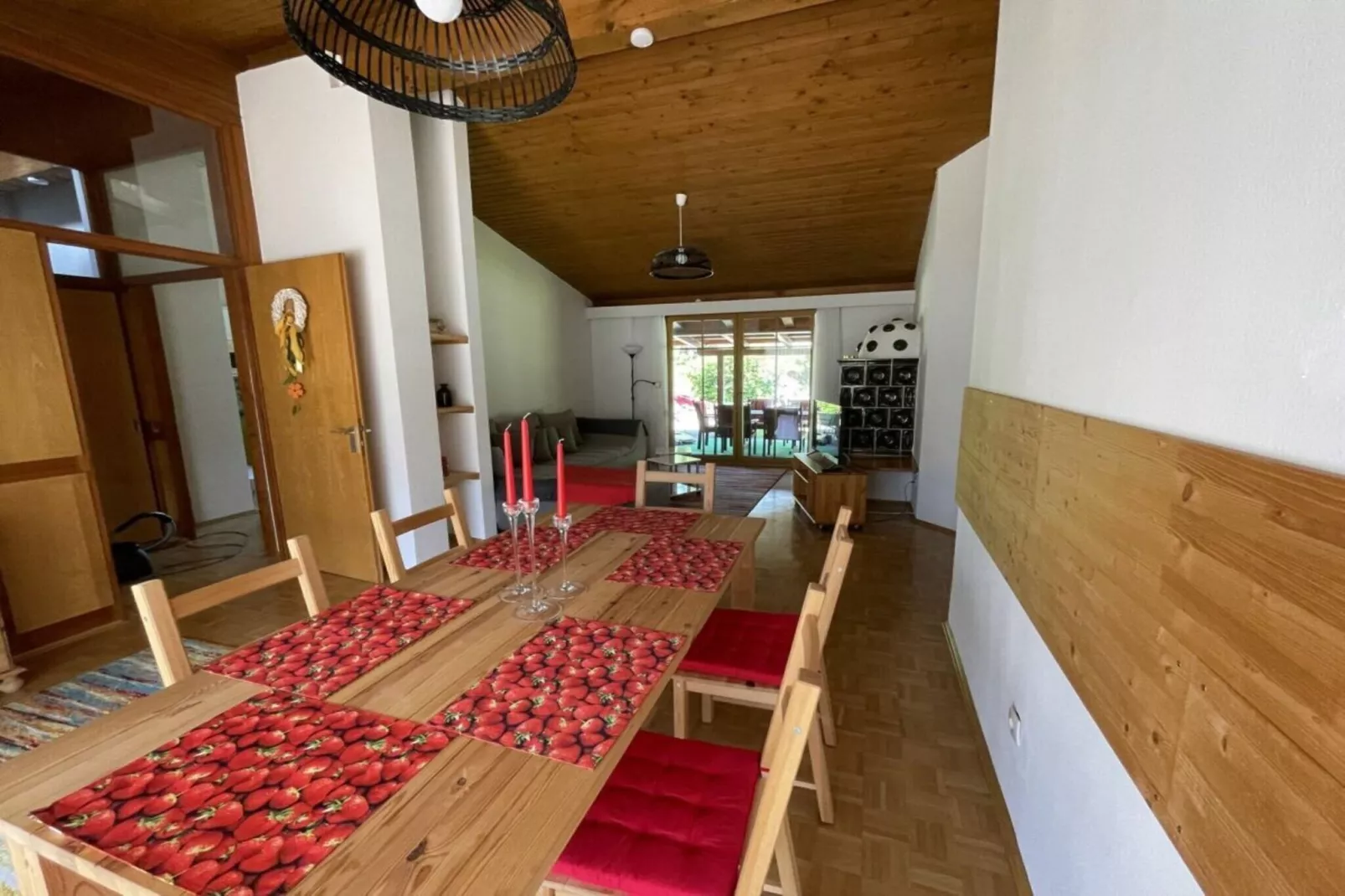 480011-Dining room