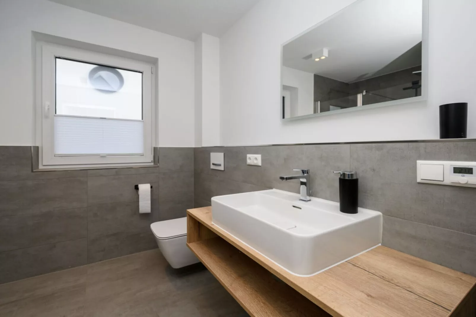 453212-Bathroom