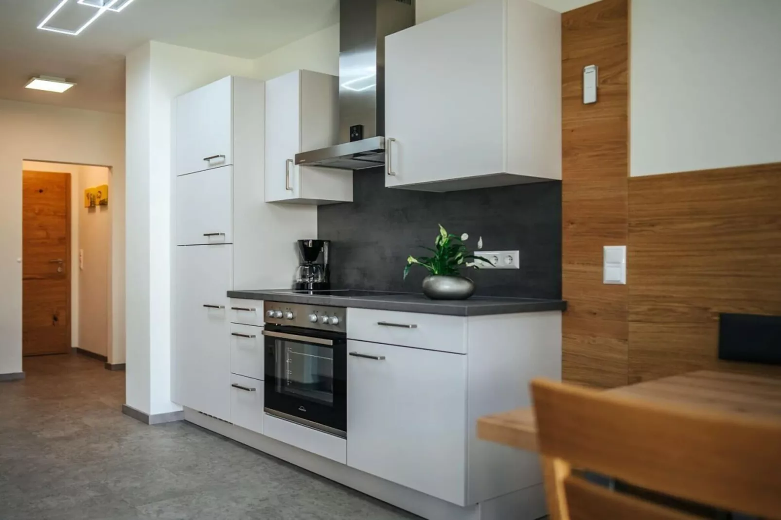 65818-Kitchen