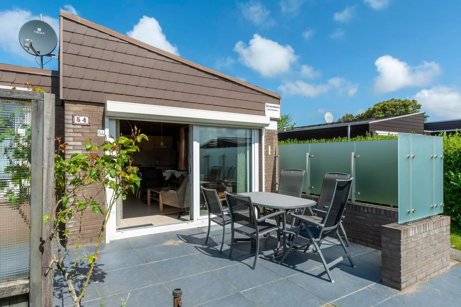 De Blenck 54-Exterior in summer