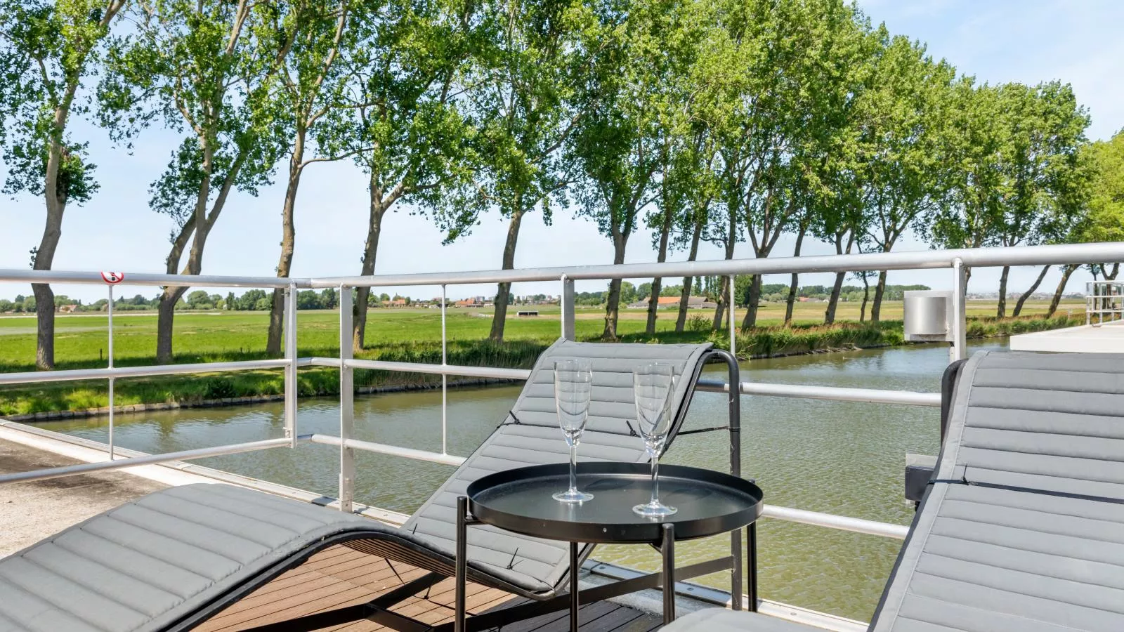 Aldebaran-Terrace balcony