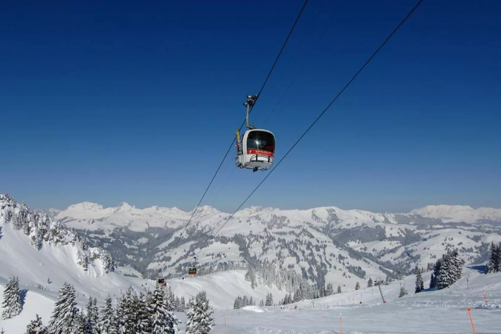 Gstaad Luxurious flat with terrace & stunning views-Garten Winter