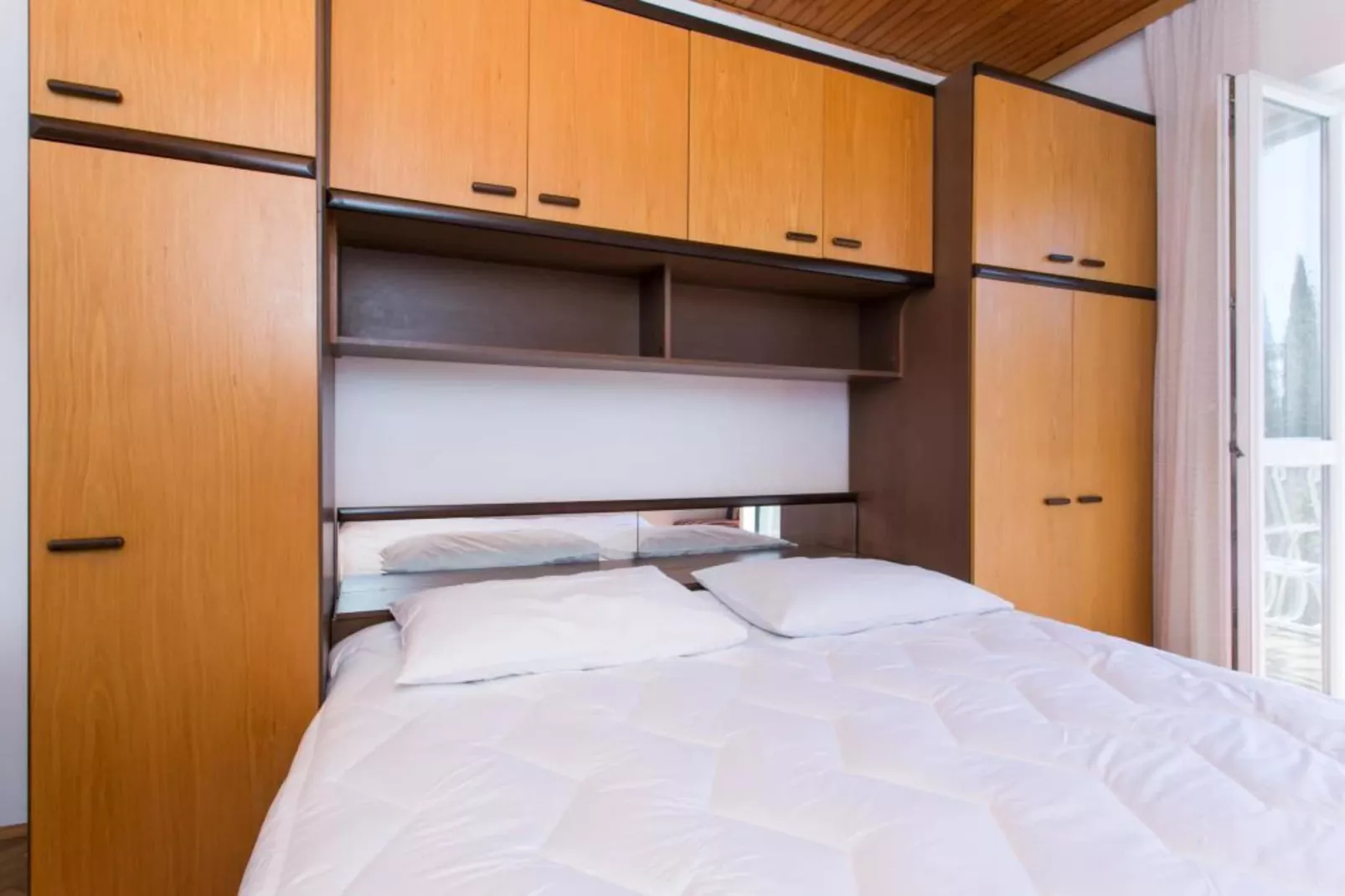 Apartments Anka - One-Bedroom Apartment with Balcony and Sea View-Bedroom
