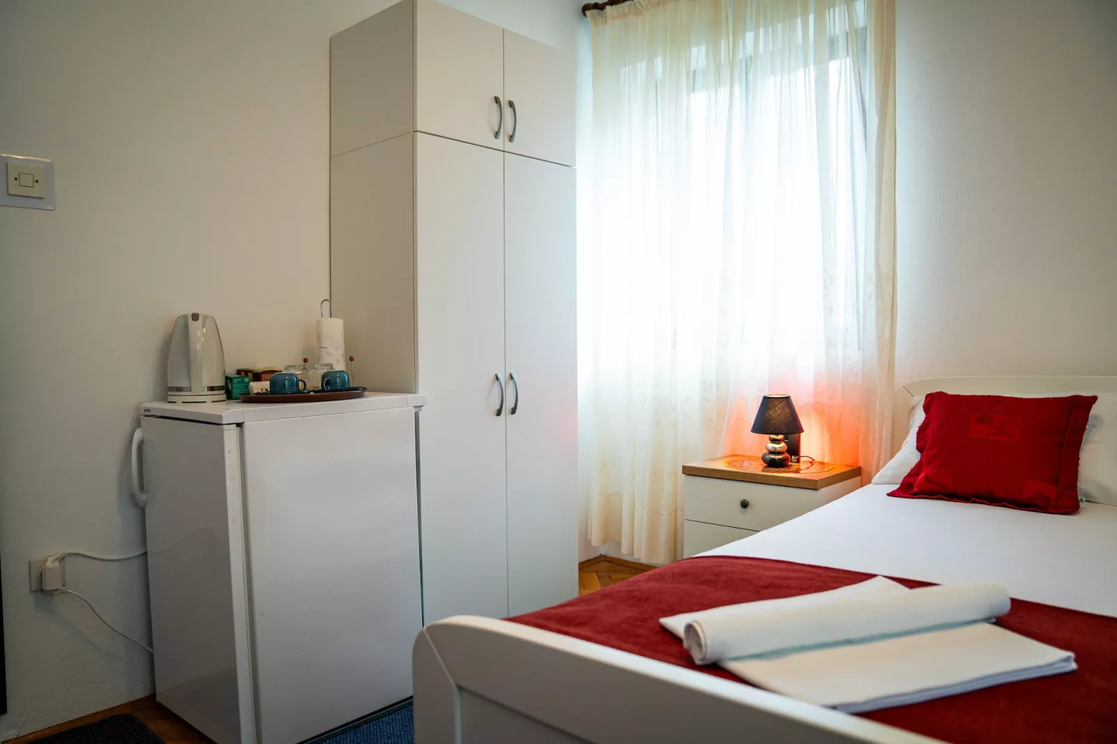 Guest House Cesic - Double Room No8-Schlafzimmer