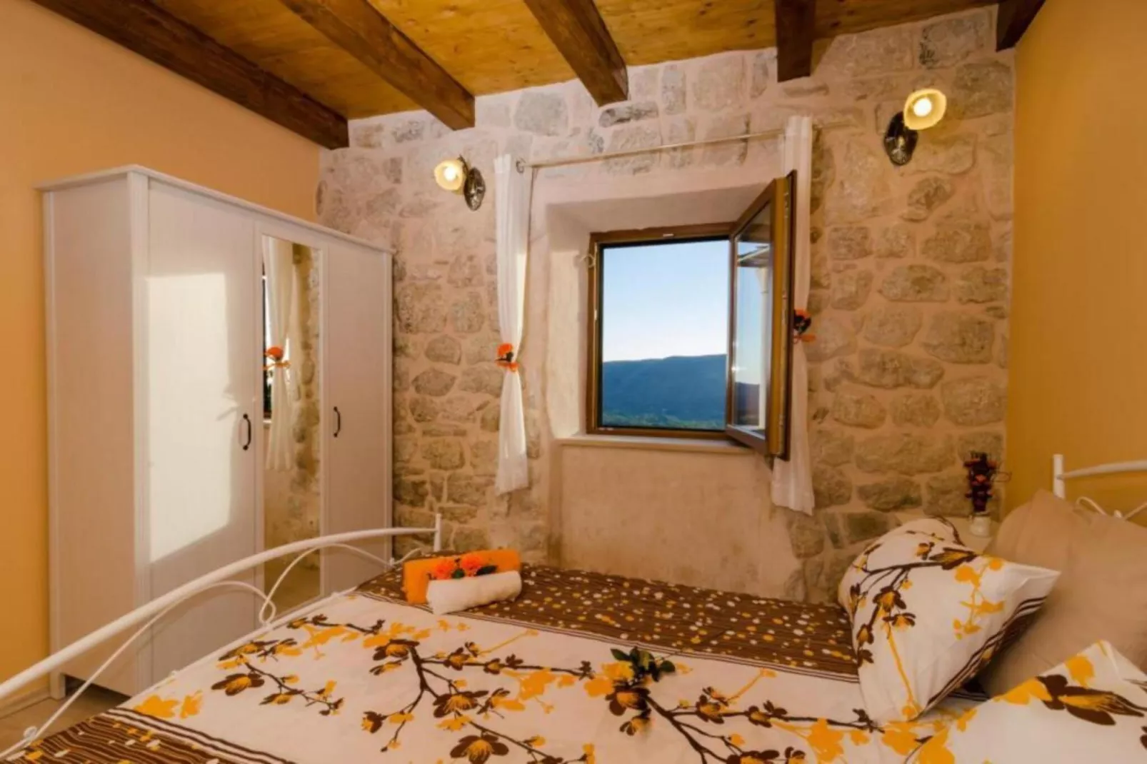 Villa Falcon Rook - Four-Bedroom Villa with Terrace and Swimming Pool-Bedroom
