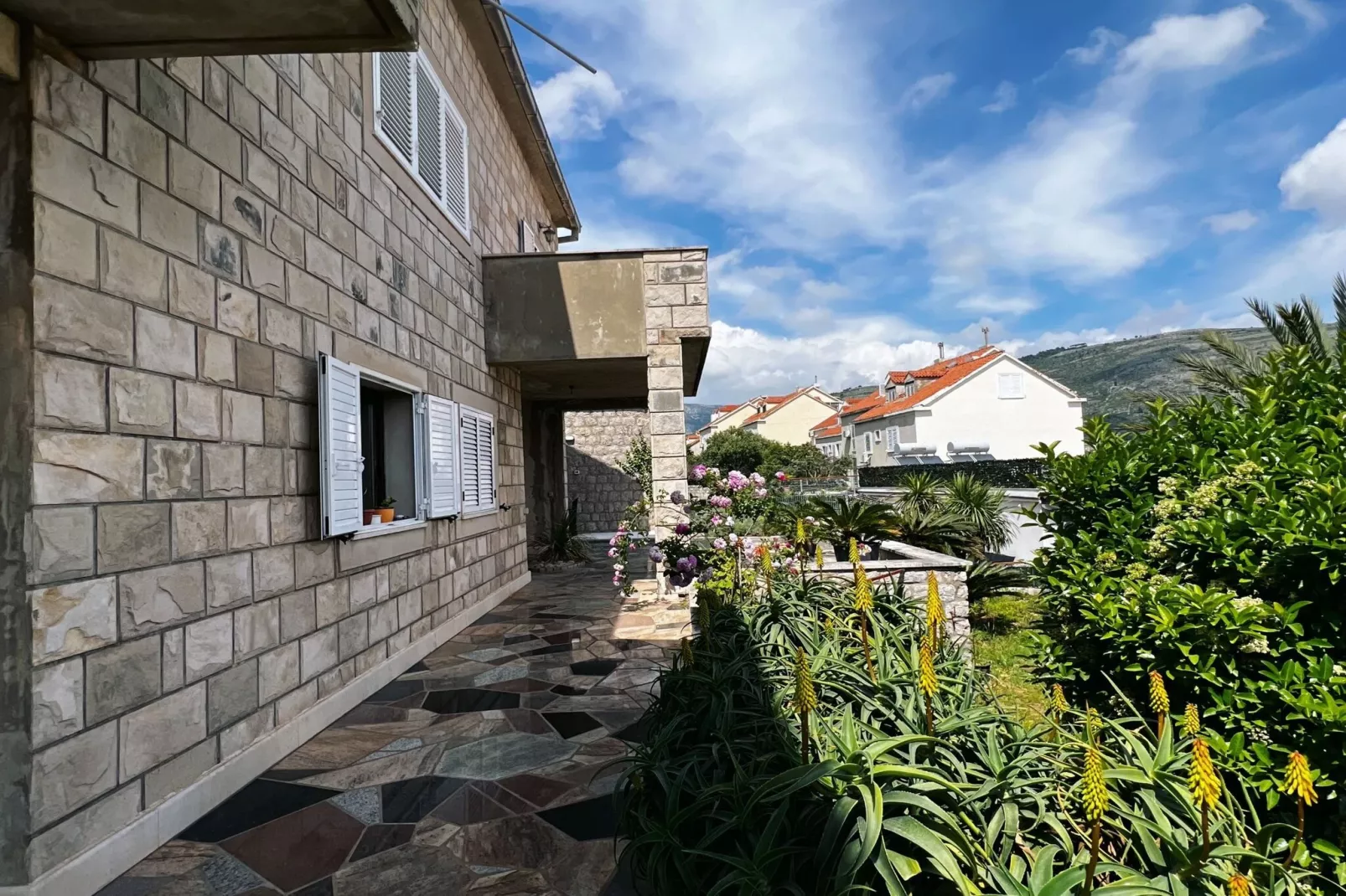 Apartments & Rooms Tapera- Comfort Double Room with Terrace and Partial Sea View 2-Im Freien
