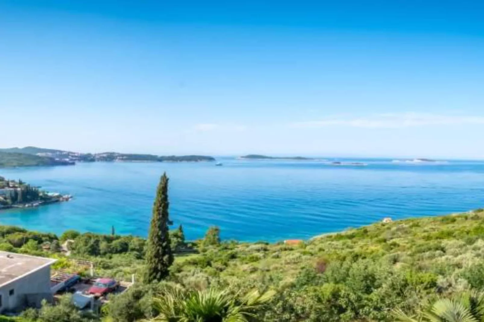 Apartments & Rooms Barišić - Double Room with Balcony and Garden View (First floor-Soba 8)-Ambiance