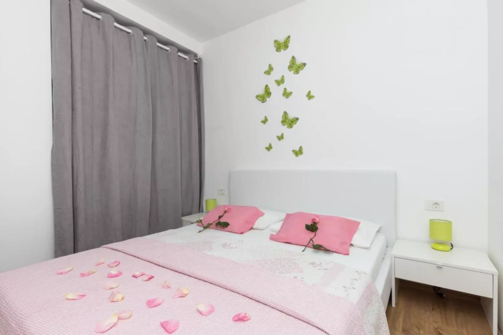 Apartment Manuela - One-Bedroom Apartment with Balcony and Sea View-Bedroom
