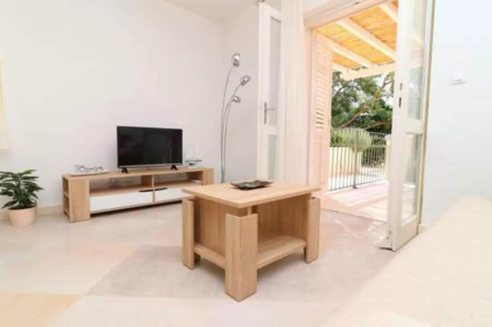 Apartments Seafront Silence - One Bedroom Apartment with Terrace and Sea View-Wohnzimmer