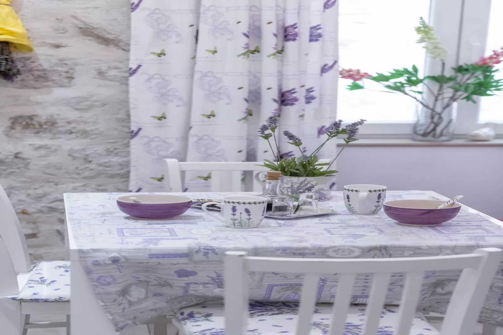 L & L Old Town Apartments - One bedroom Apartment (Lavander)-Dining room
