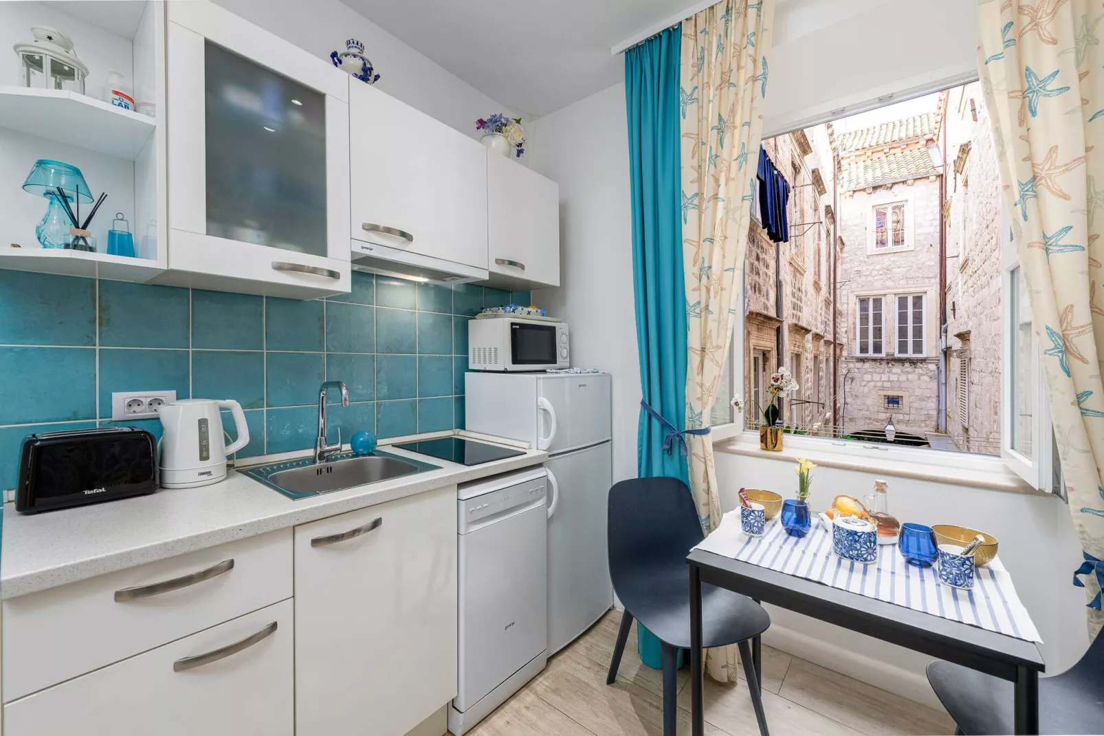 L & L Old Town Apartments - Studio Apartment ( Lacroma)-Küche