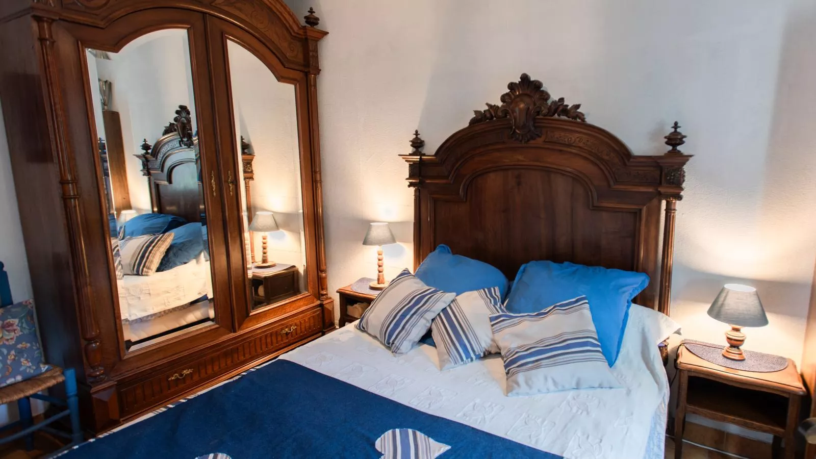 Les Volets Bleus-Chambre