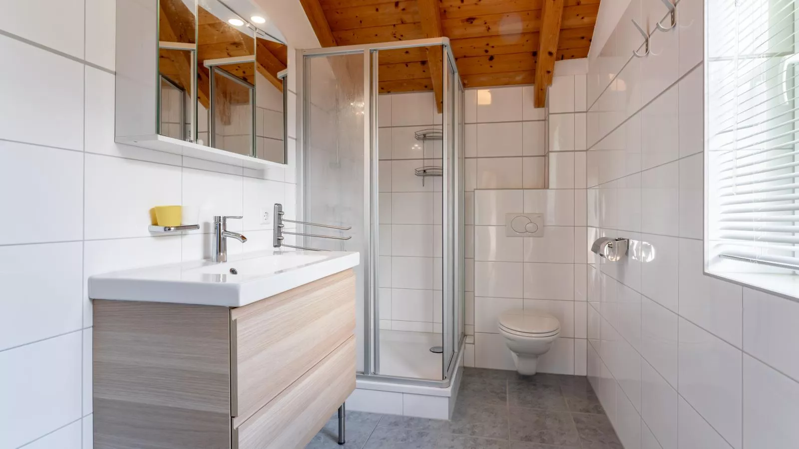 Gailblick-Bathroom