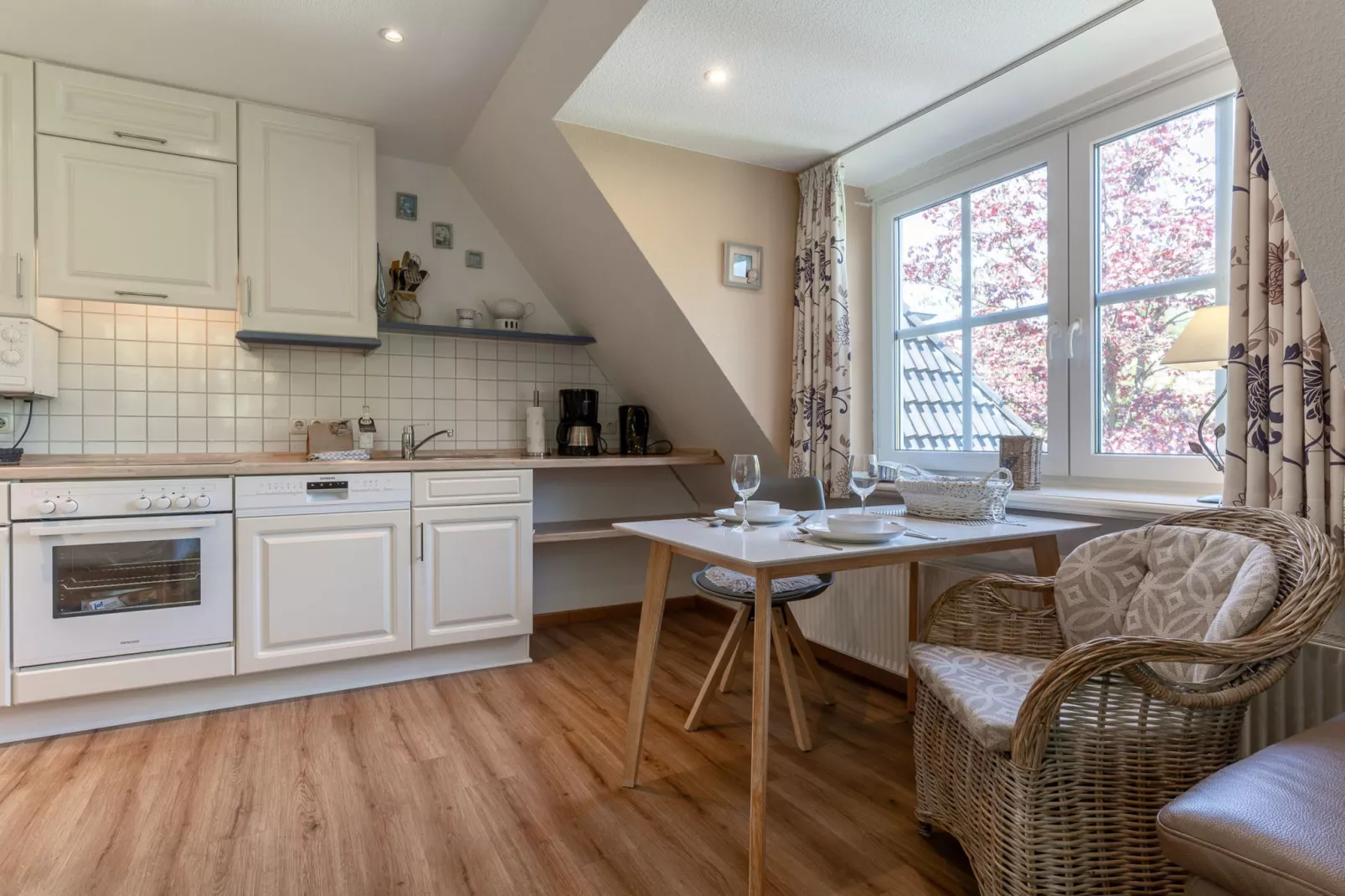 Huus Avelia - Apartment DG	-Küche