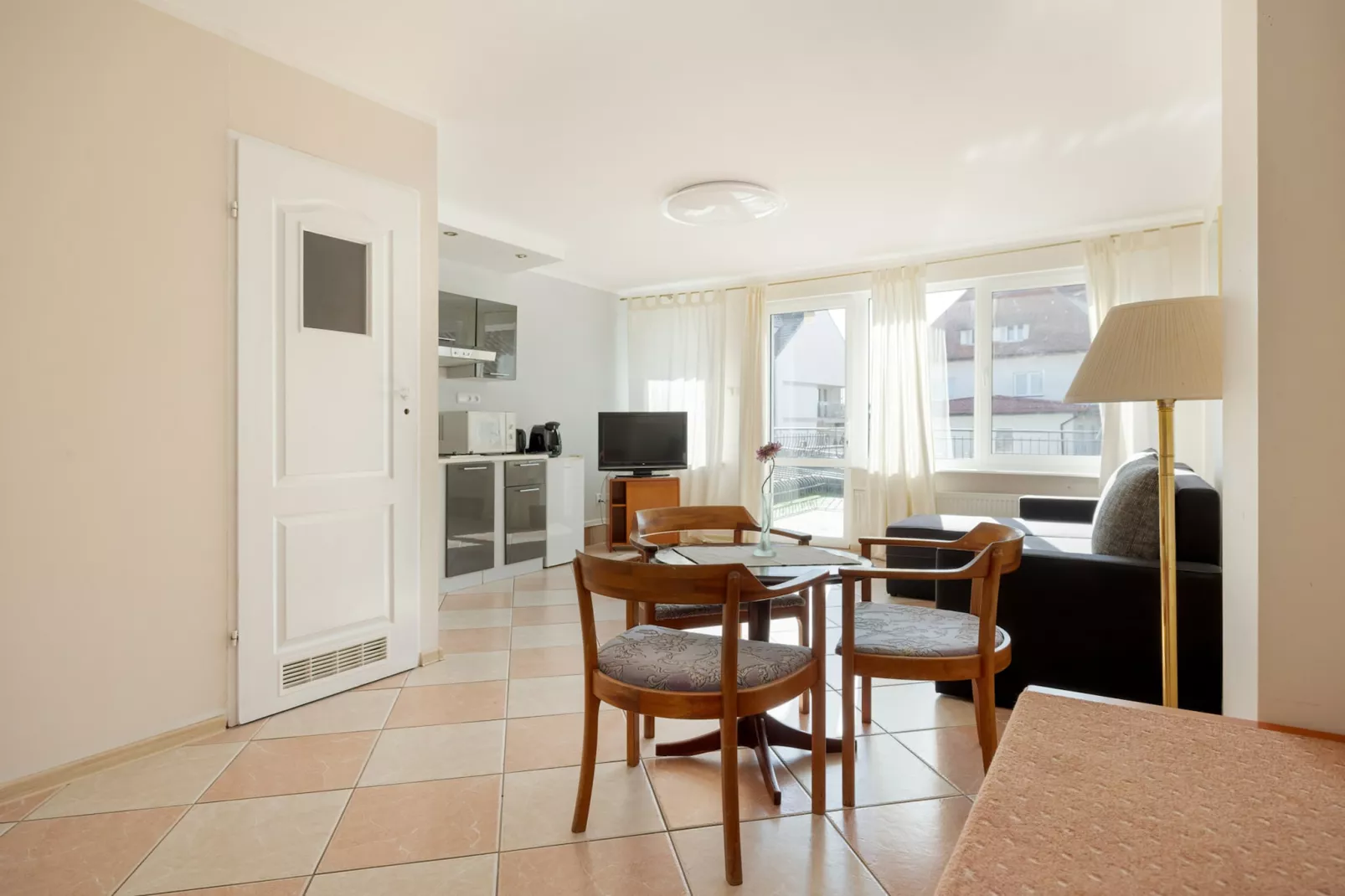 Studio wakacyjne nr 8 dla 3 osób ze śniadaniami Rewal-Salon