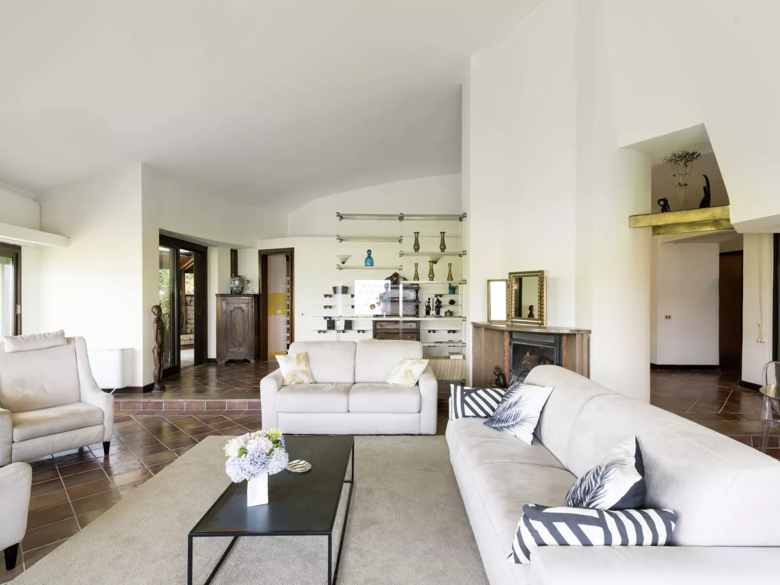 Miralago-Inside