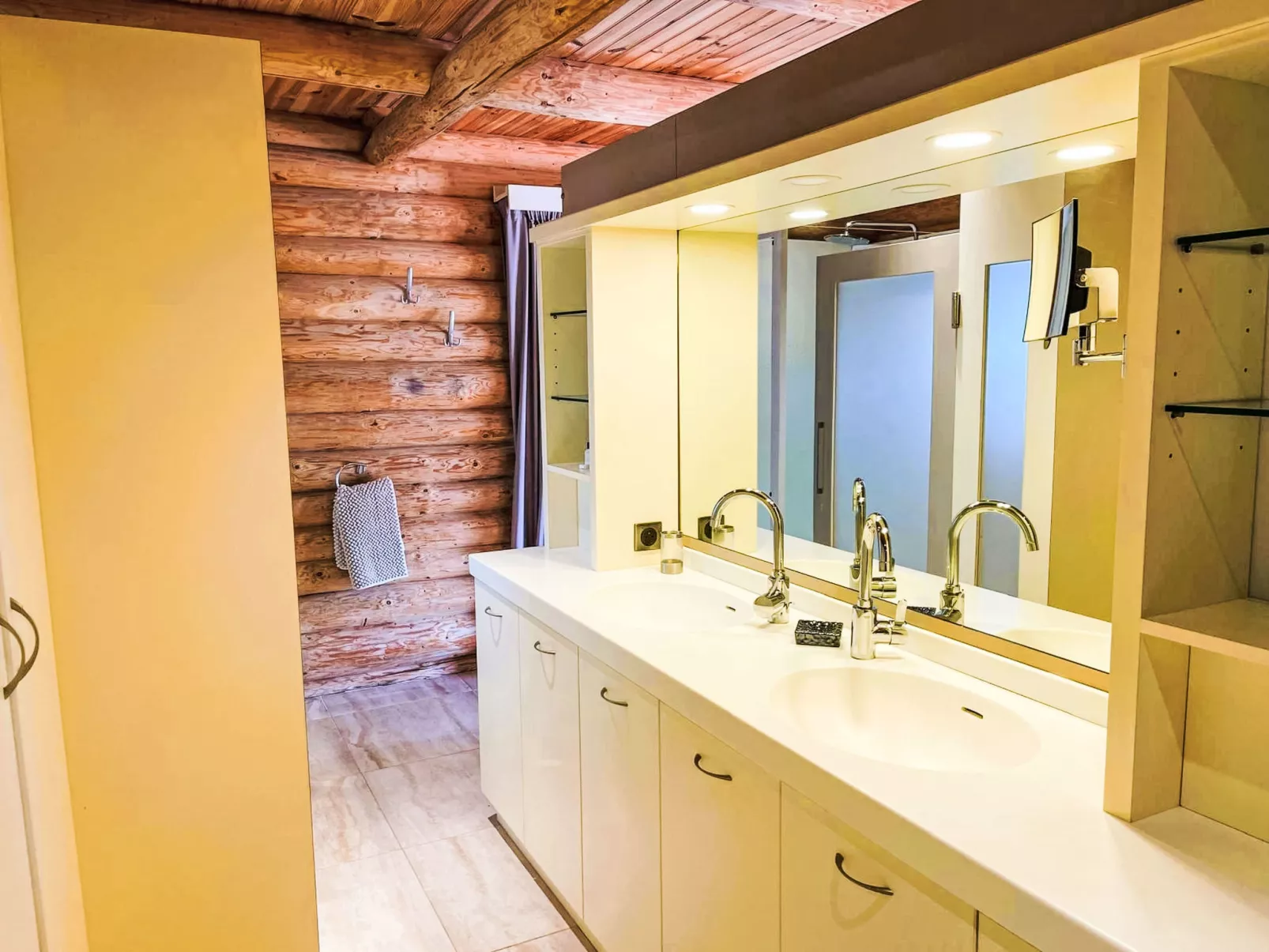 Chalet Double-Inside