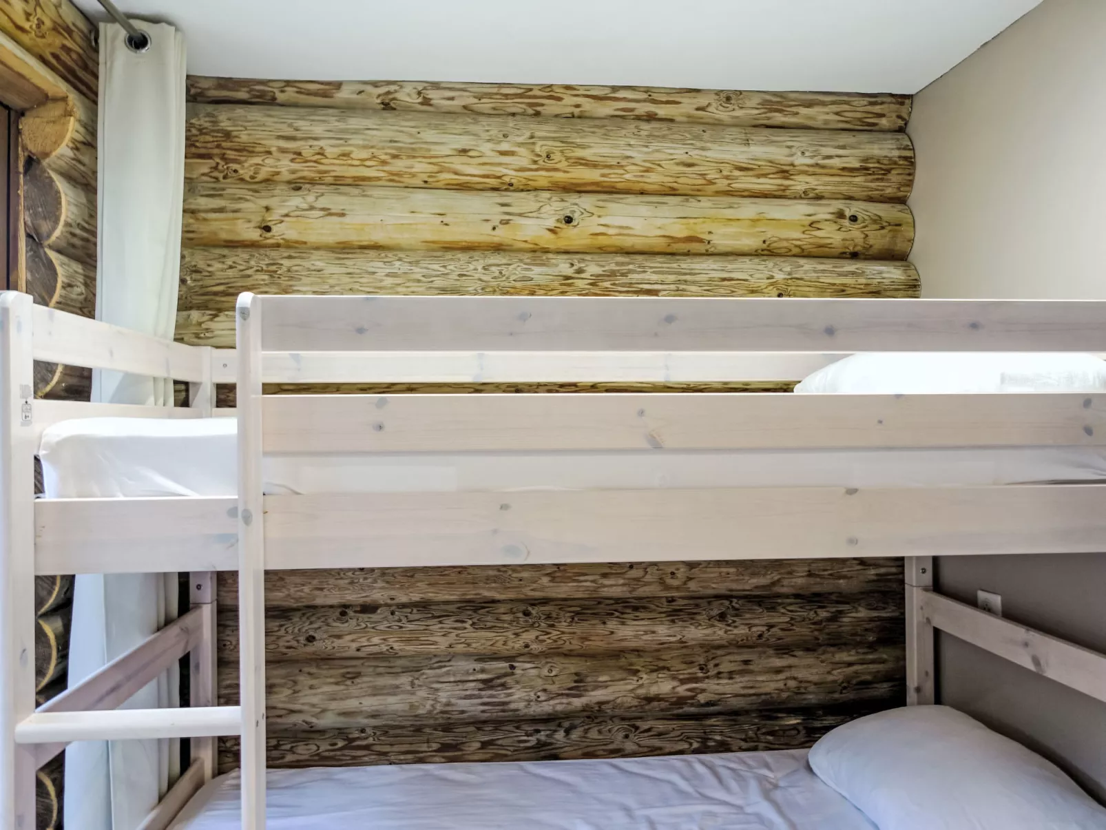 Chalet Simple-Inside